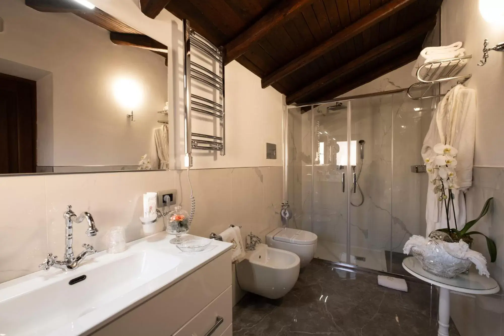 Shower, Bathroom in Villa del Gattopardo