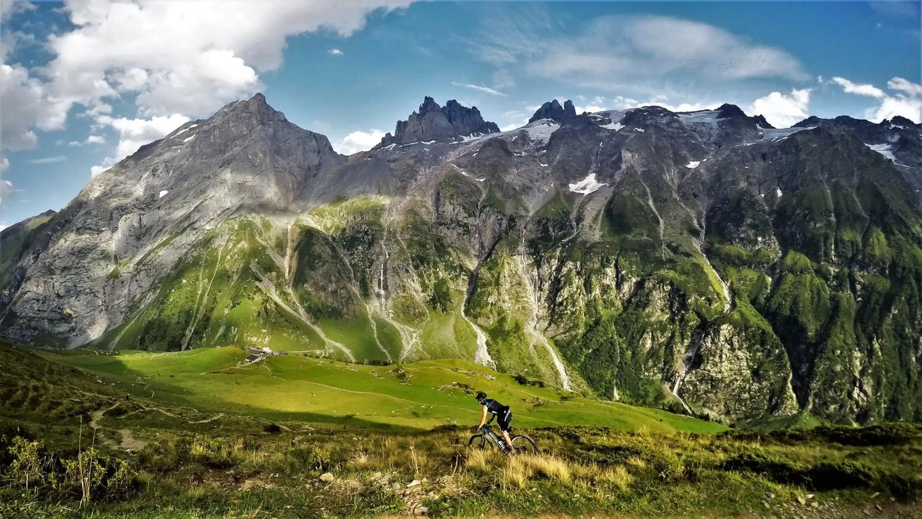 Cycling, Natural Landscape in Hotel Crystal