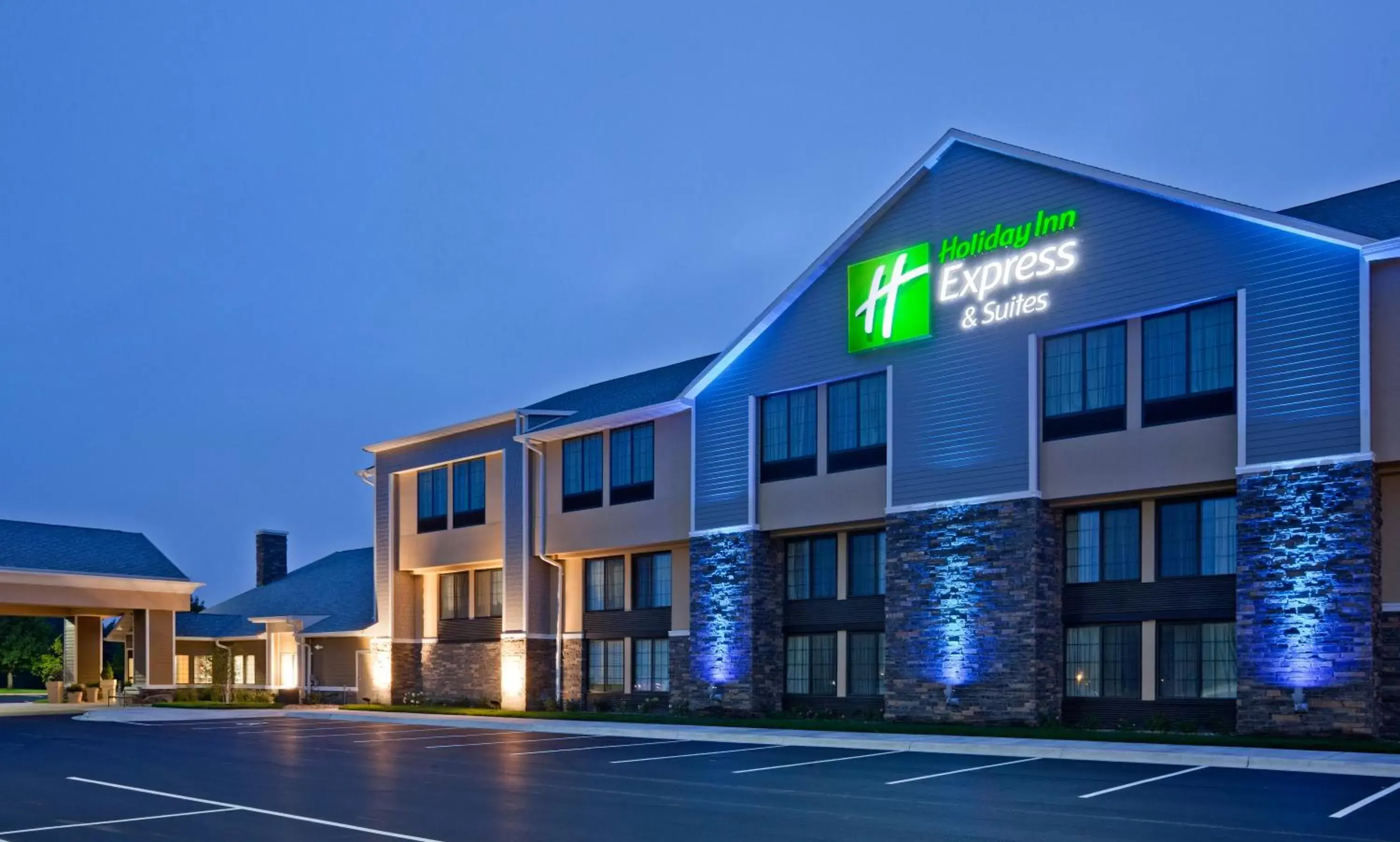 Property Building in Holiday Inn Express & Suites Willmar, an IHG Hotel
