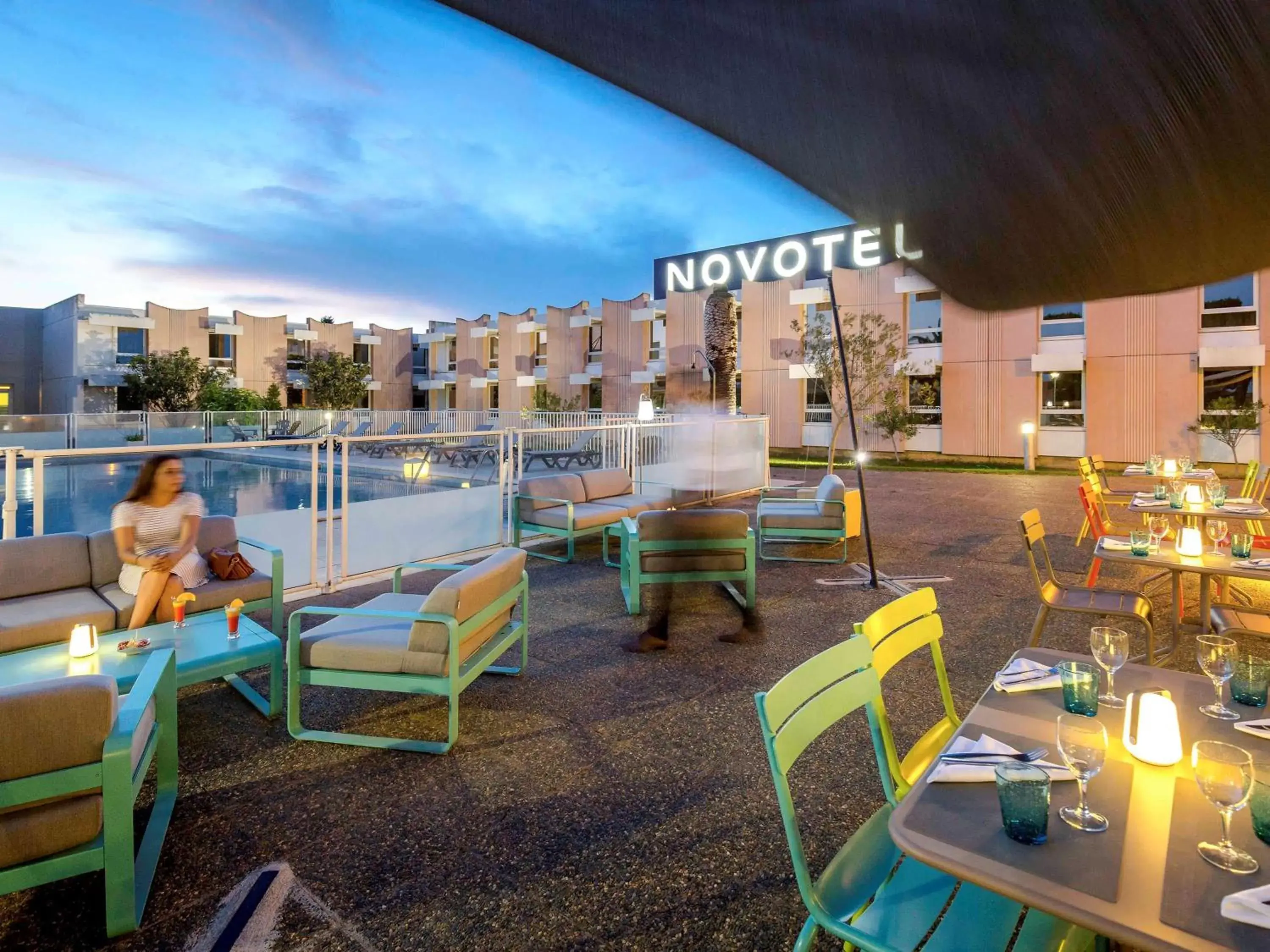 Lounge or bar in Novotel Perpignan Nord Rivesaltes