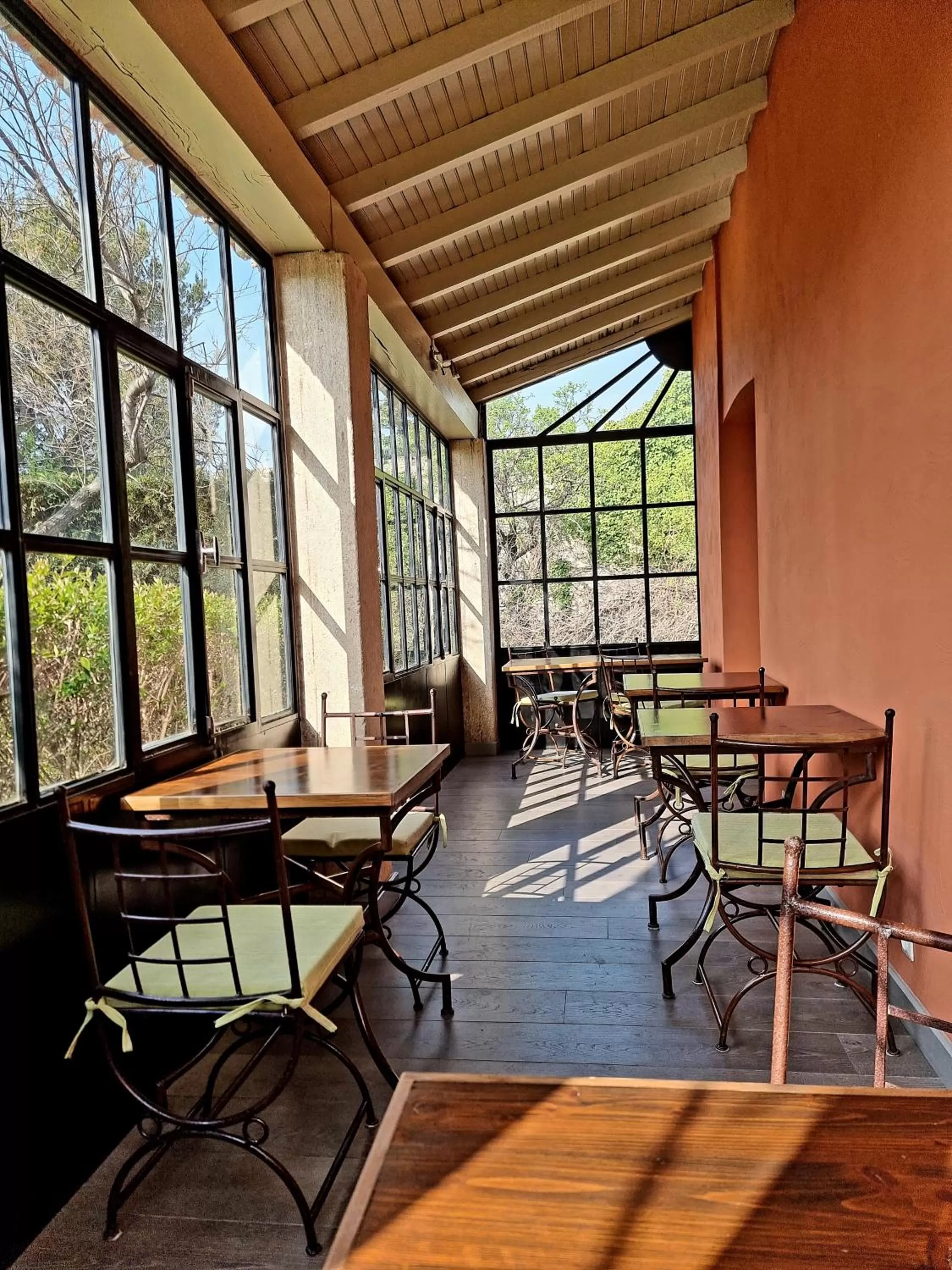 Property building, Restaurant/Places to Eat in Castillon Des Baux