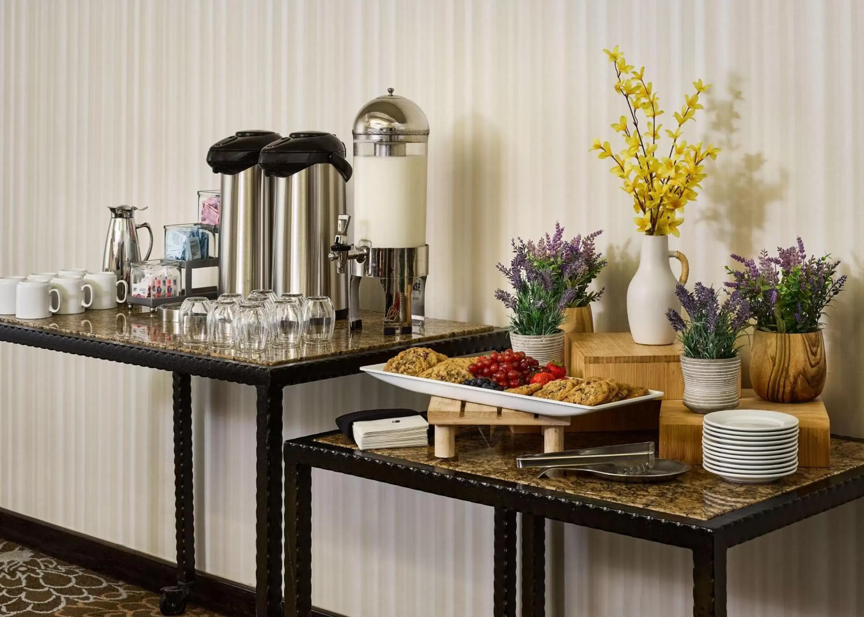 Meeting/conference room, Food in DoubleTree by Hilton Ontario Airport