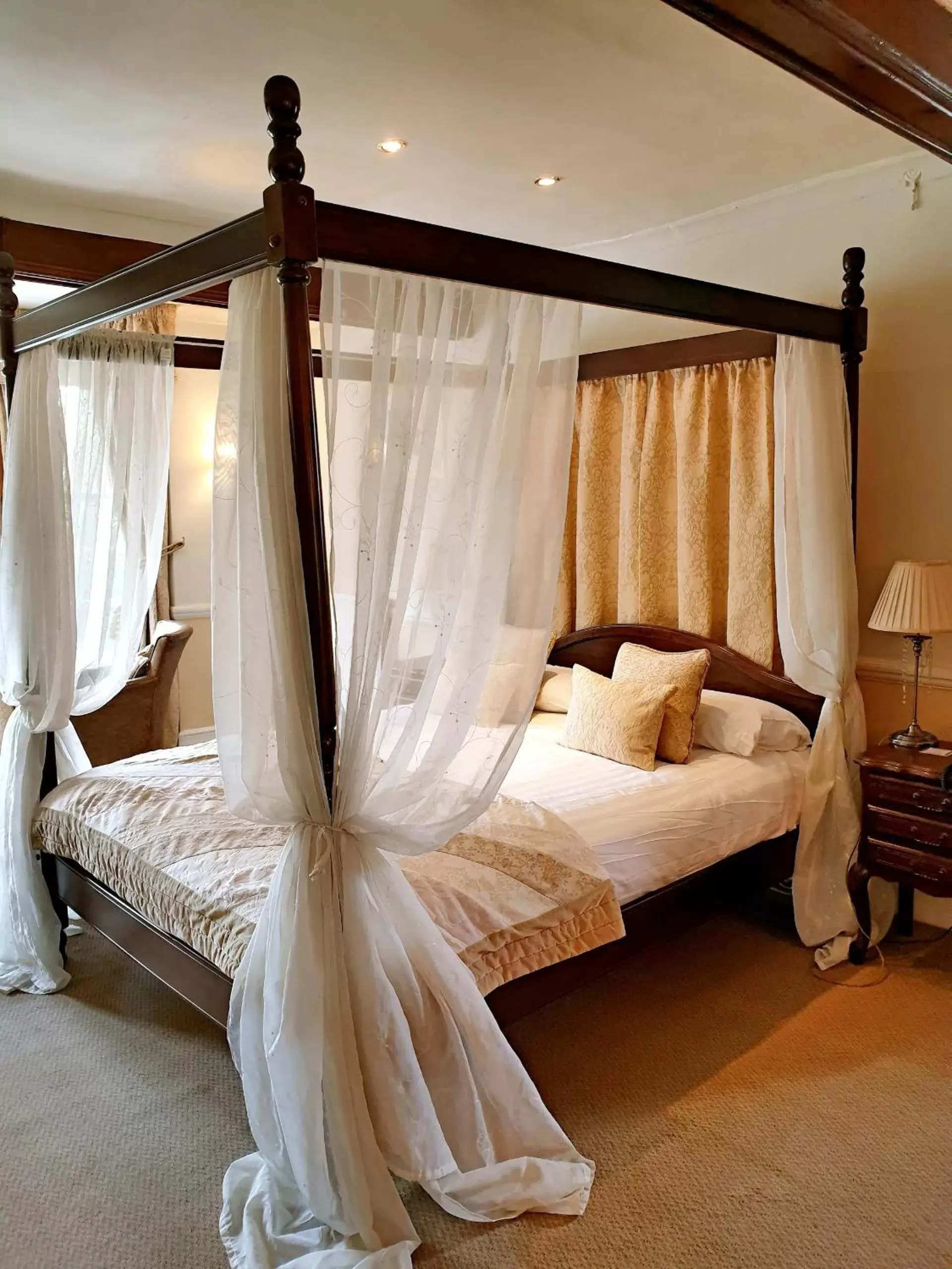 Bedroom, Bed in The Crown House Inn