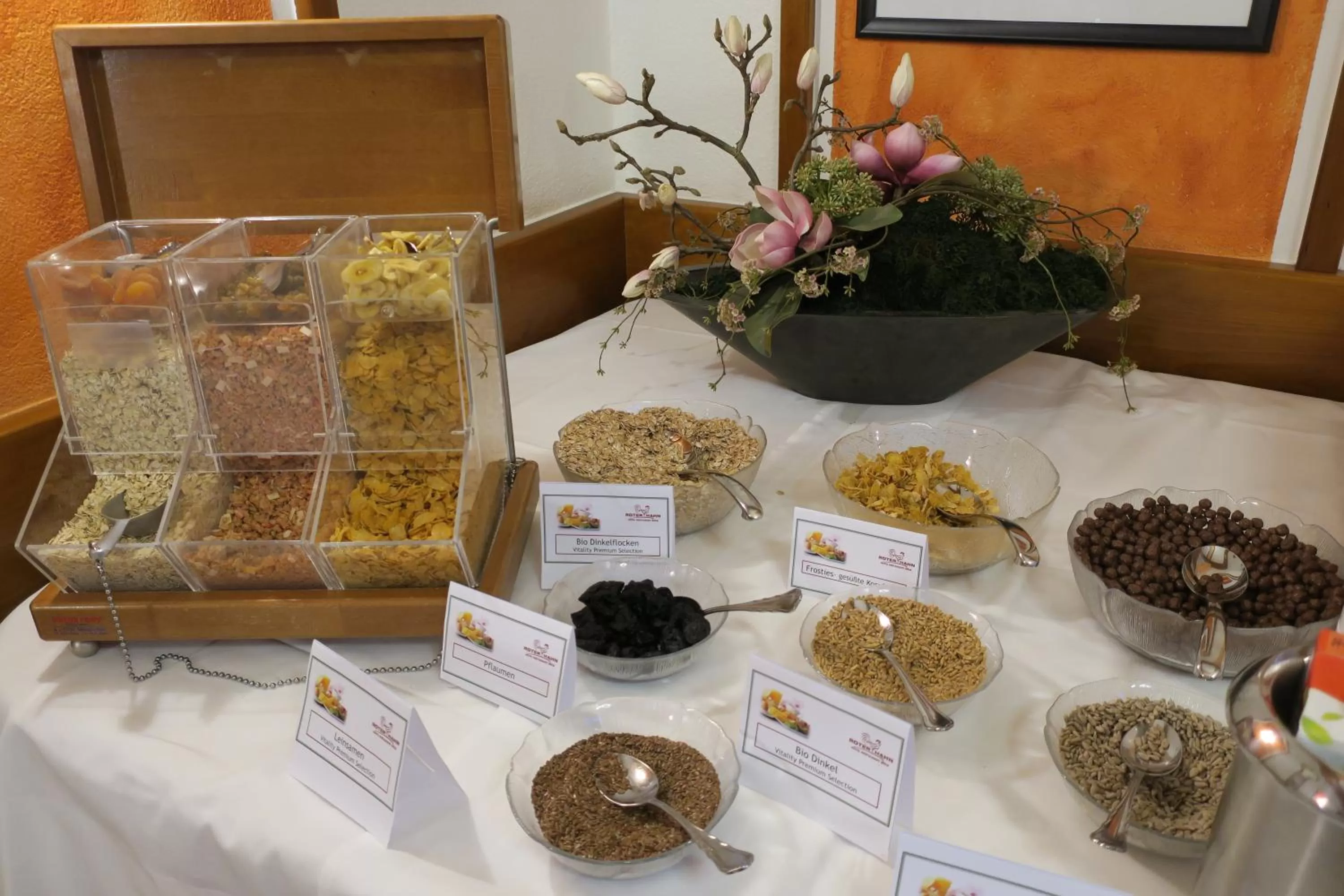 Buffet breakfast in Hotel Restaurant Böck "Roter Hahn"