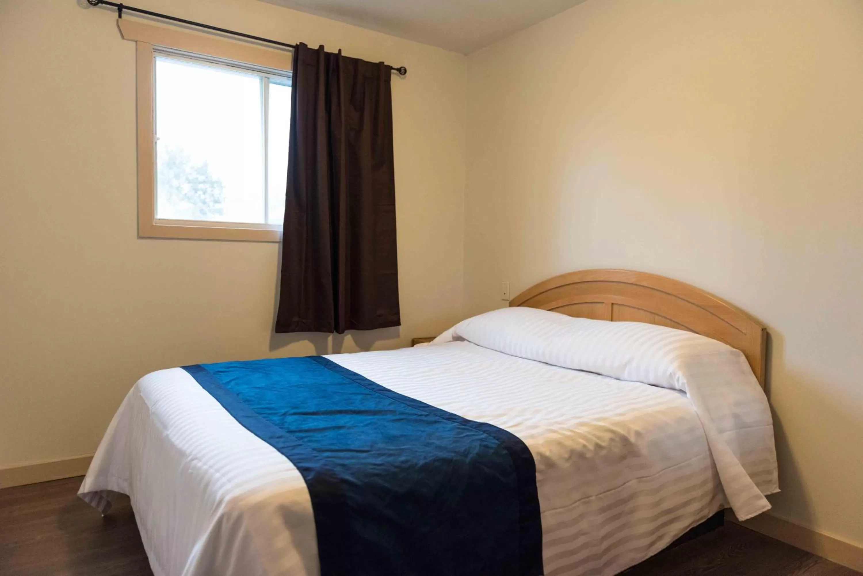 Bed in Radium Park Lodge