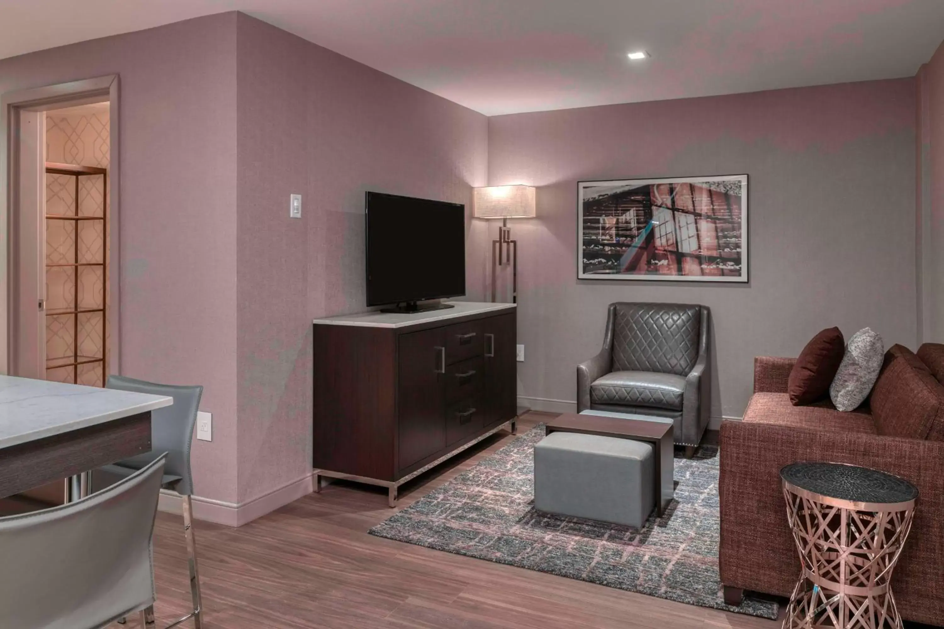 Bedroom, TV/Entertainment Center in Residence Inn by Marriott Weehawken