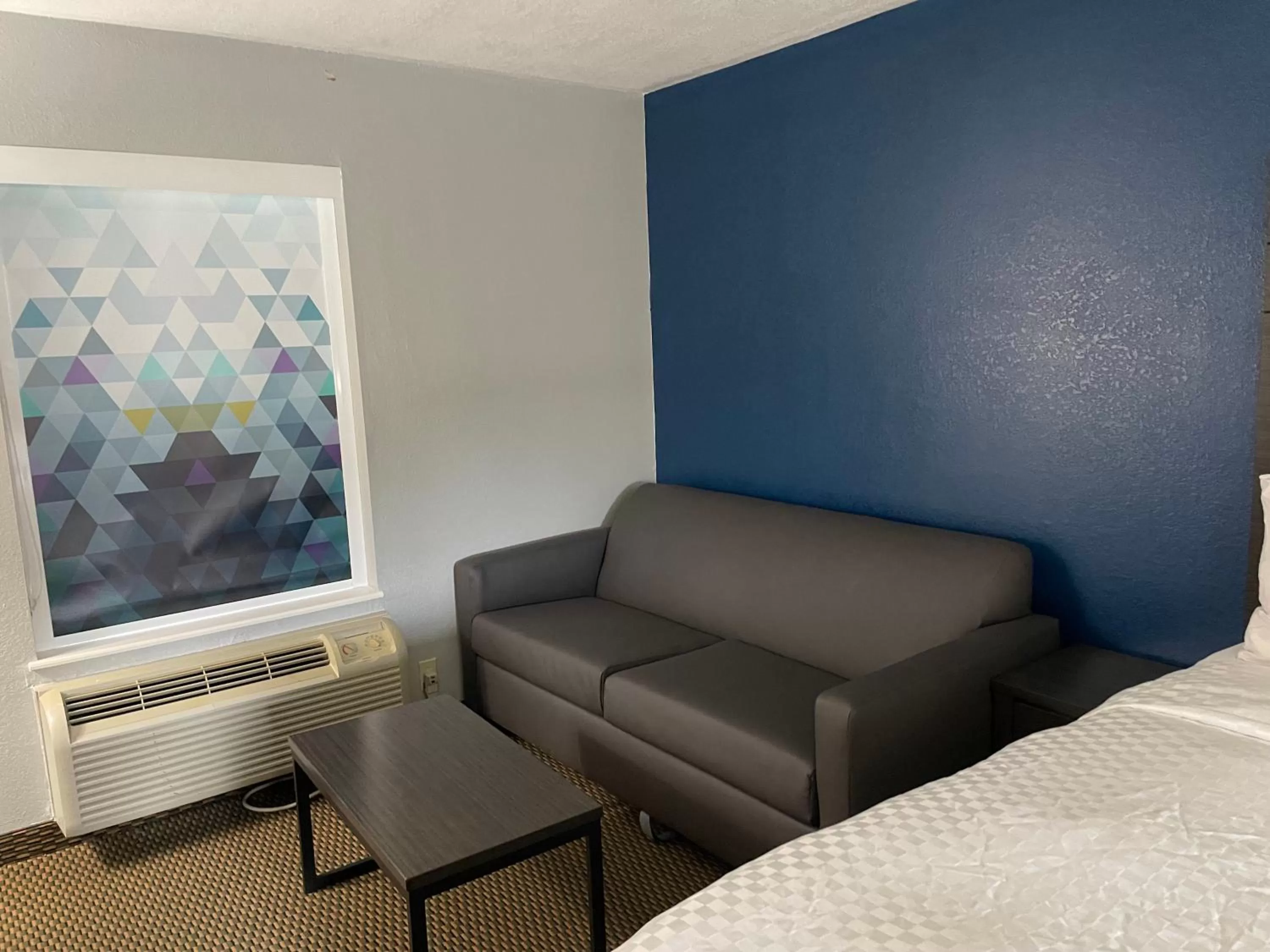 Clairmont Inn & Suites - Warren