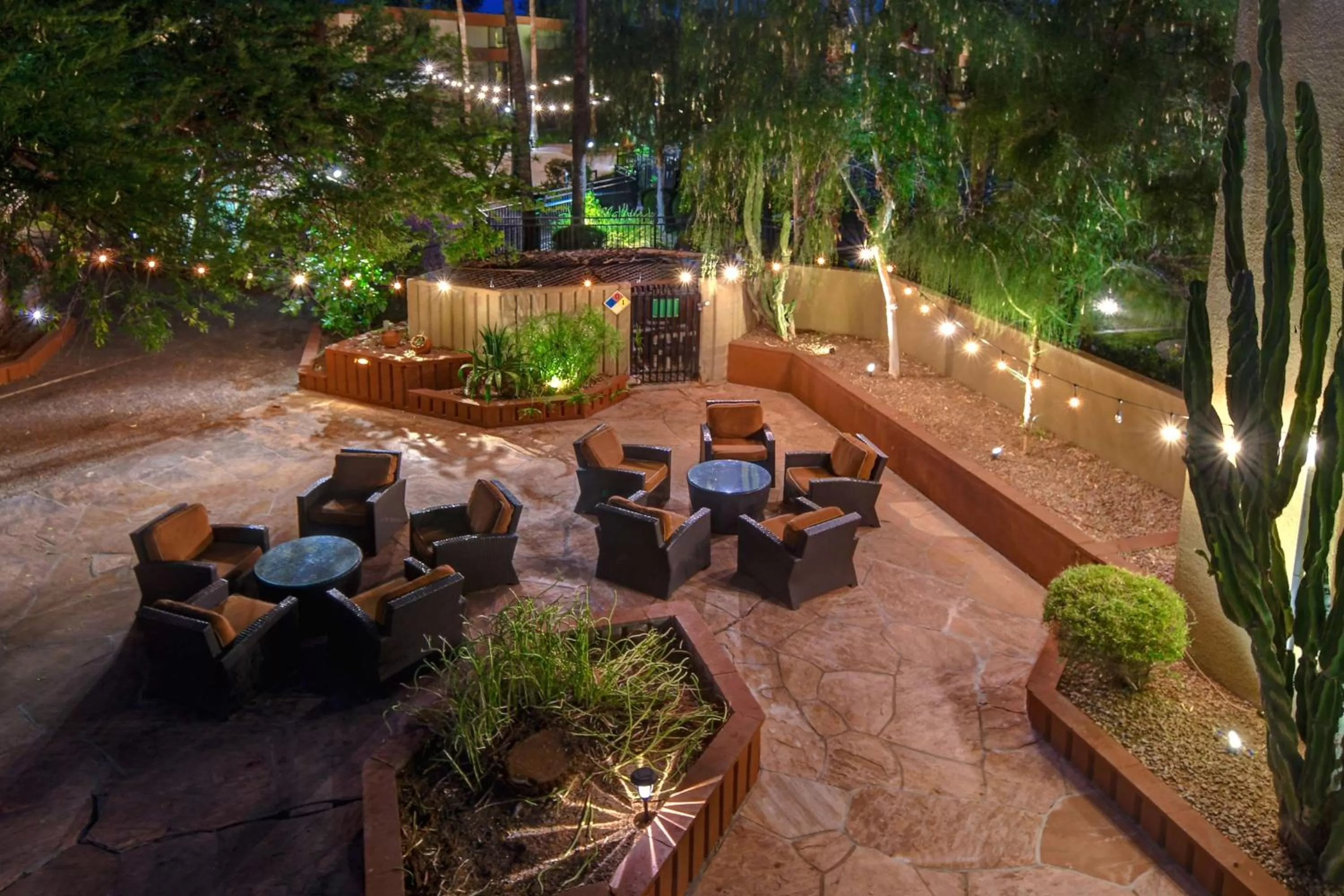 Patio in DoubleTree by Hilton Phoenix- Tempe