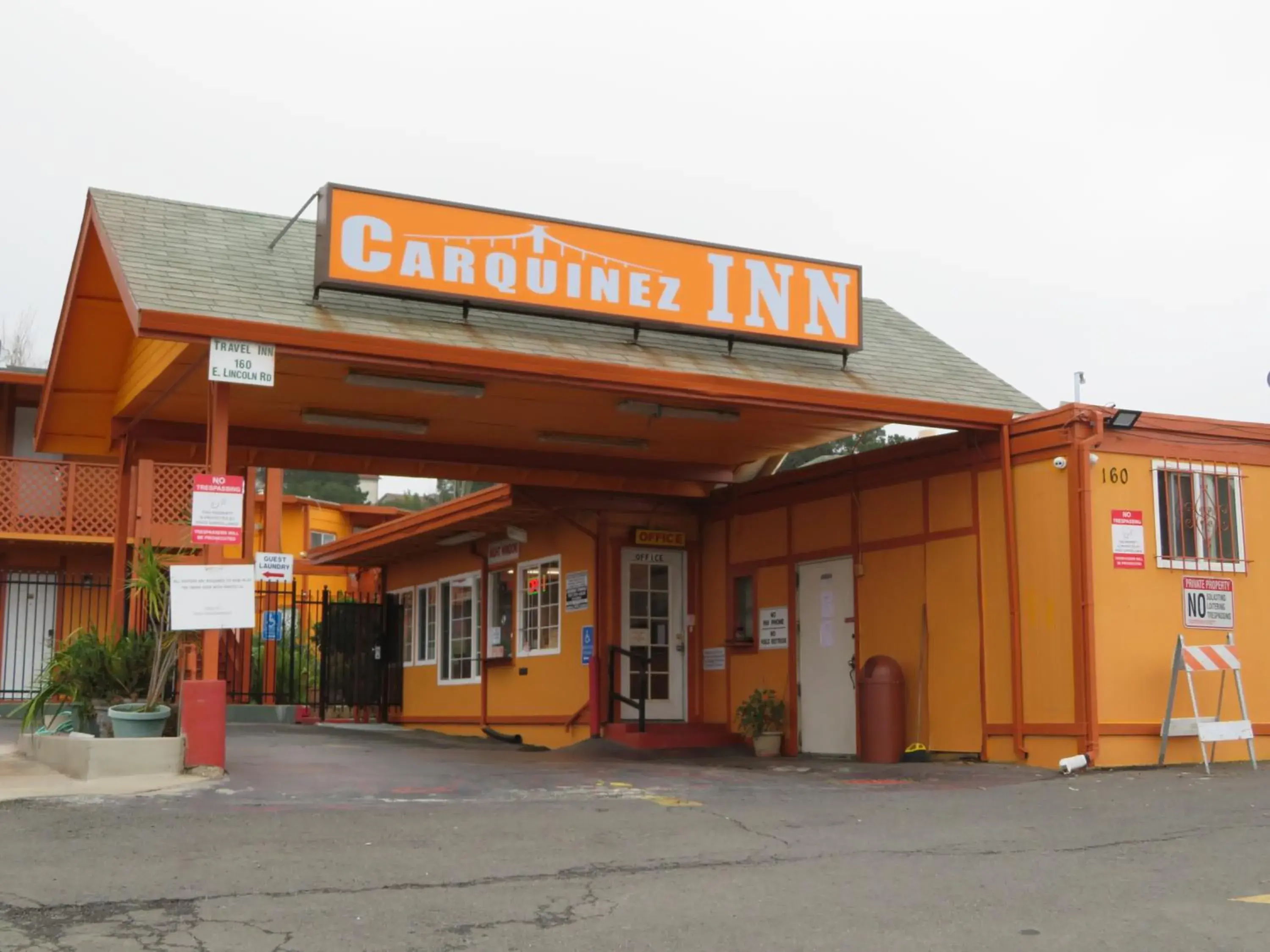 Facade/entrance in Carquinez Inn