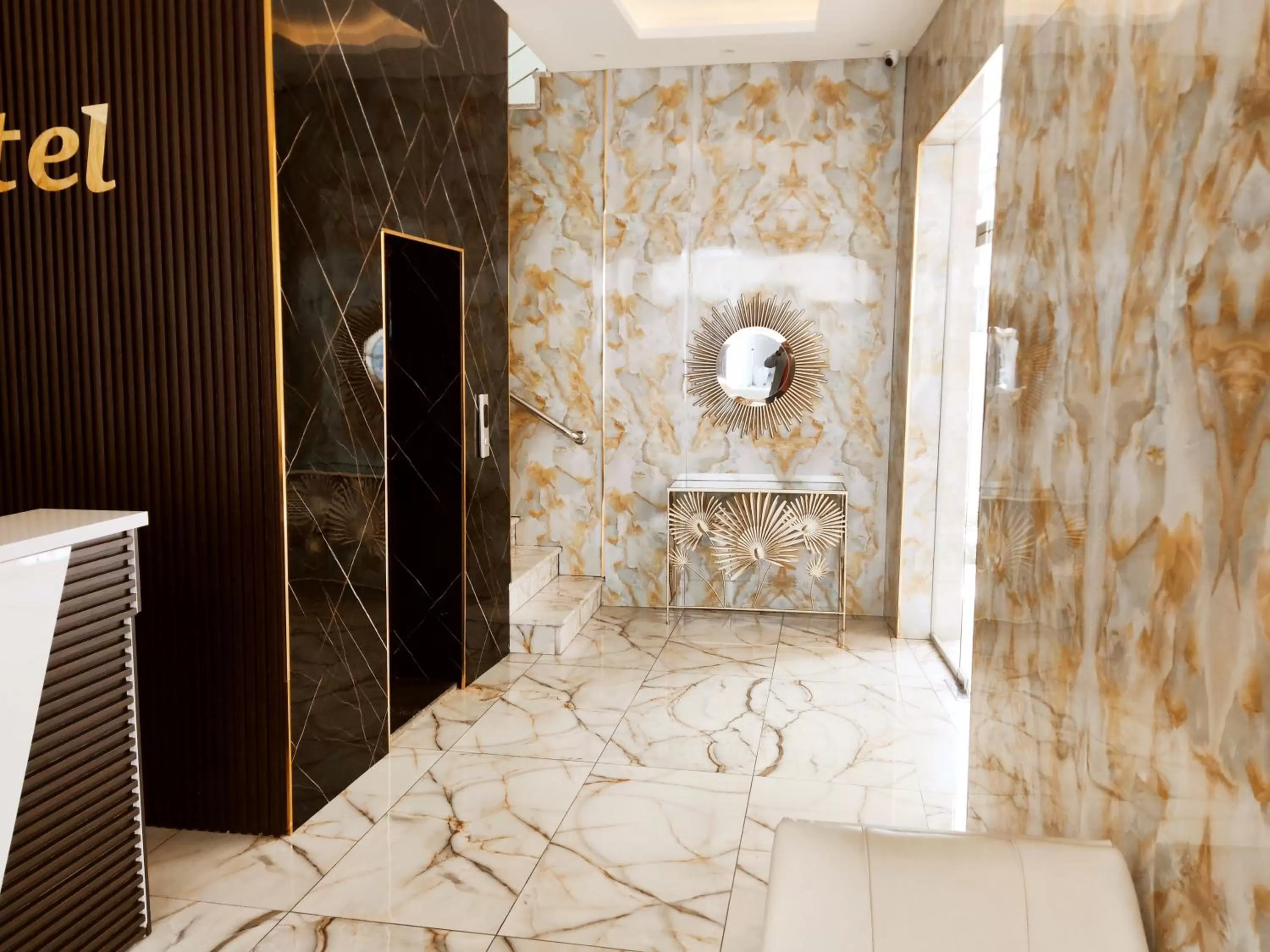 Lobby or reception in Golden Plaza Hotel