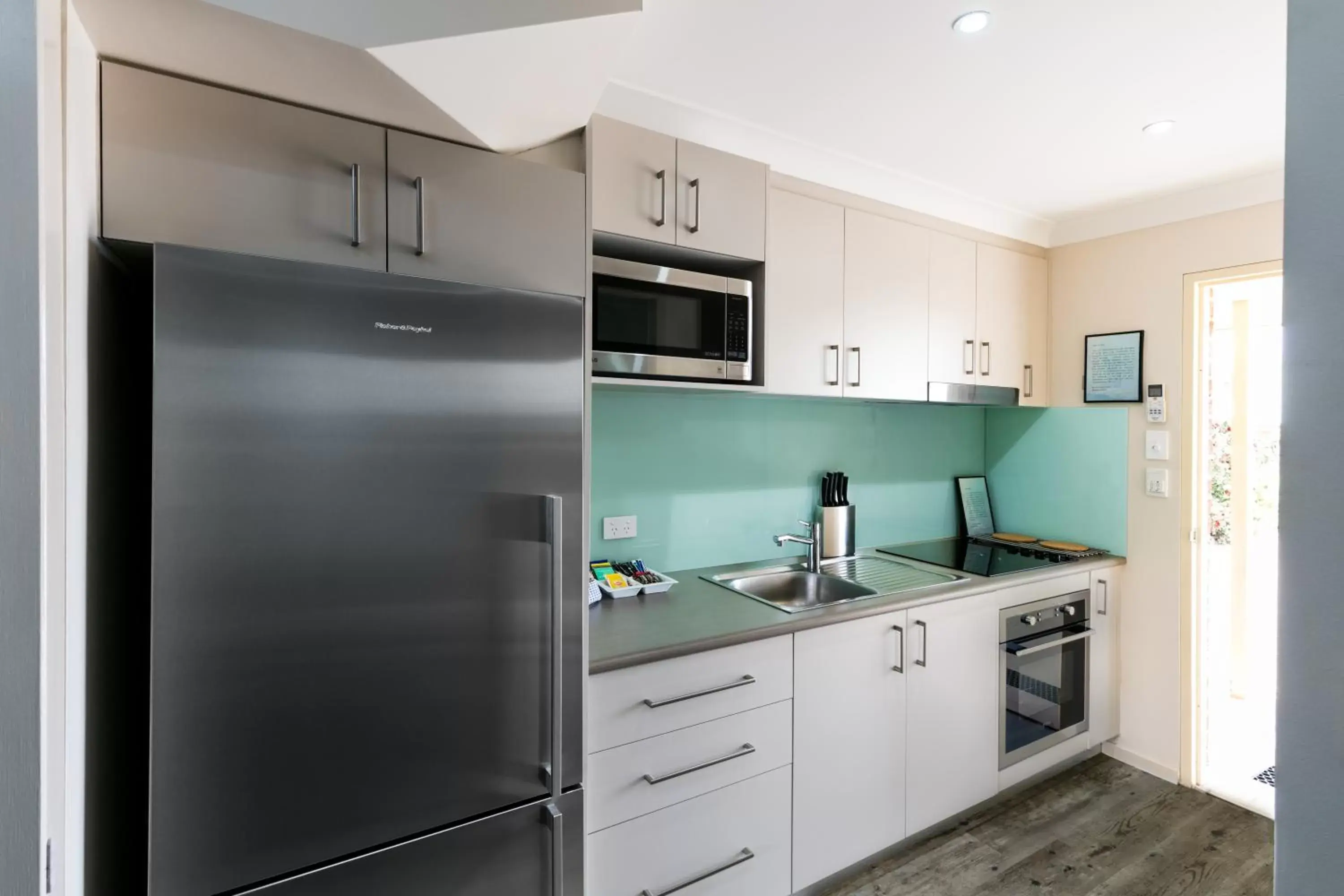 Kitchen or kitchenette, Kitchen/Kitchenette in Dolphin Shores