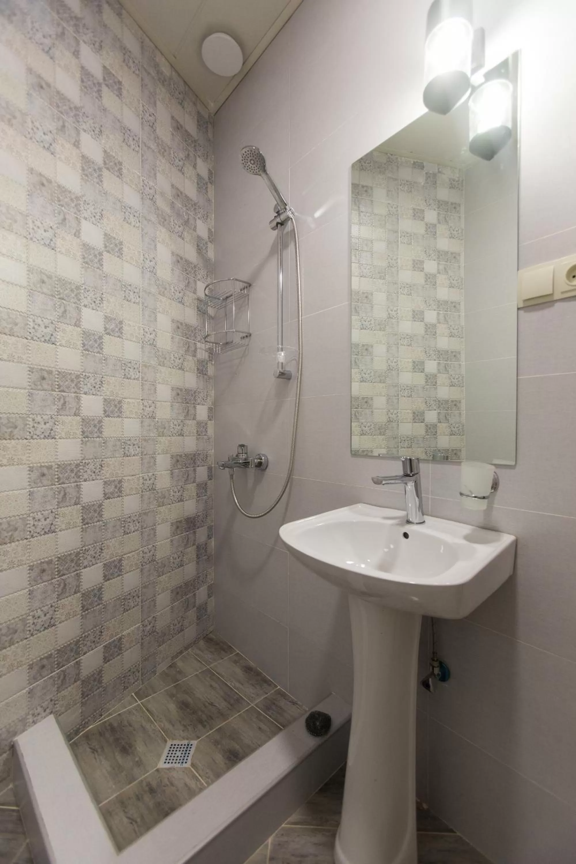 Shower, Bathroom in Grape House