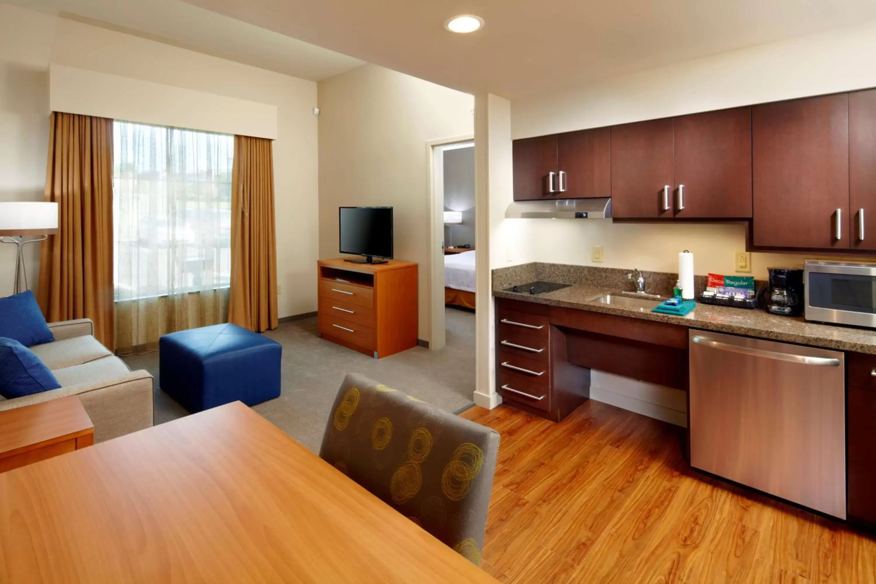Bedroom, Kitchen/Kitchenette in Homewood Suites by Hilton Pittsburgh Airport/Robinson Mall Area