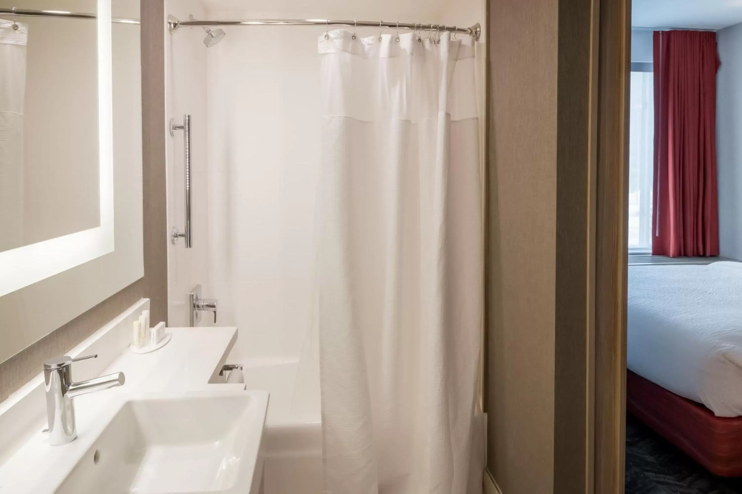 Bathroom in SpringHill Suites Dallas Central Expressway