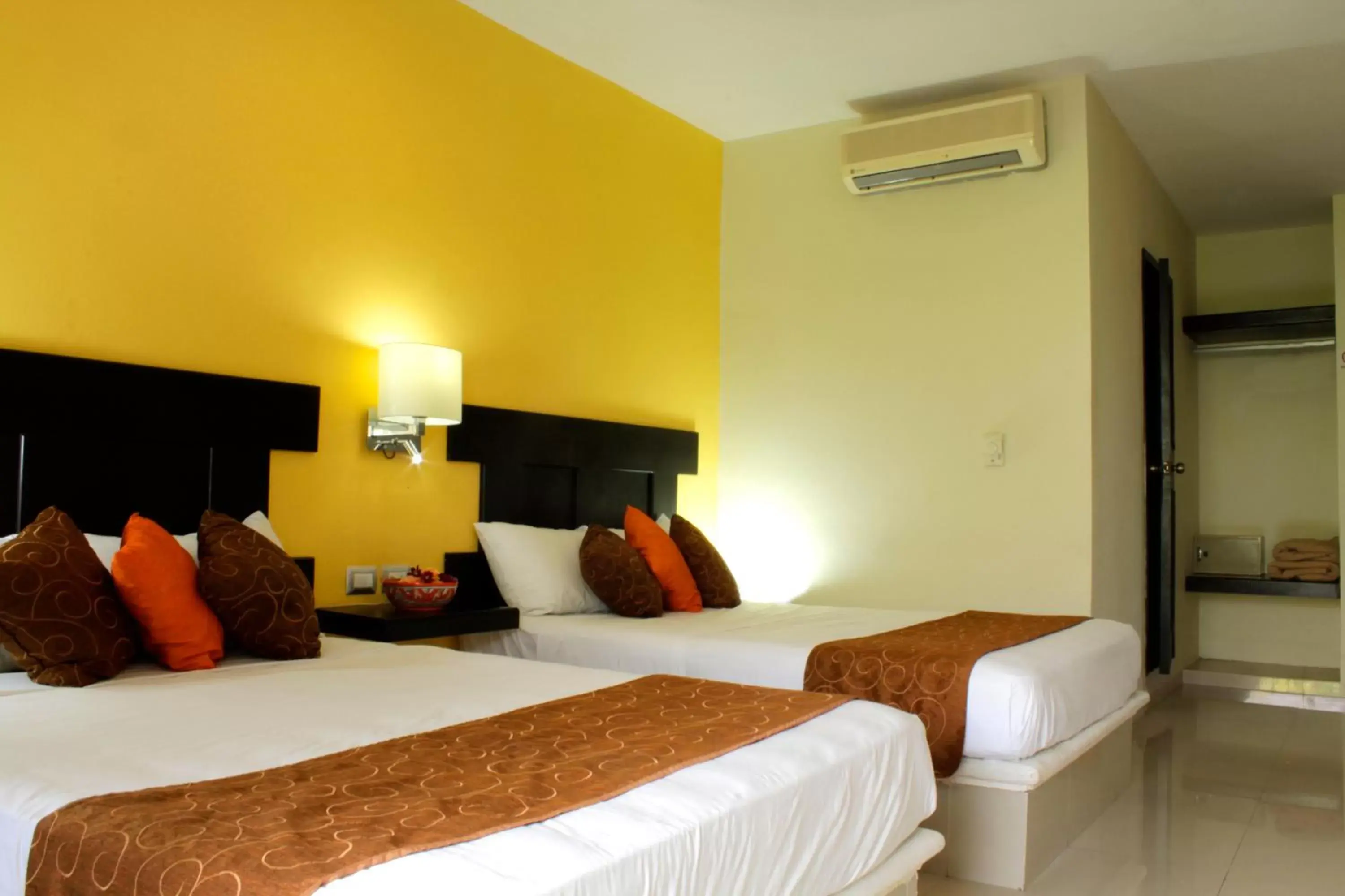 Twin Room in Hotel Nautilus Twin Room in Hotel Nautilus