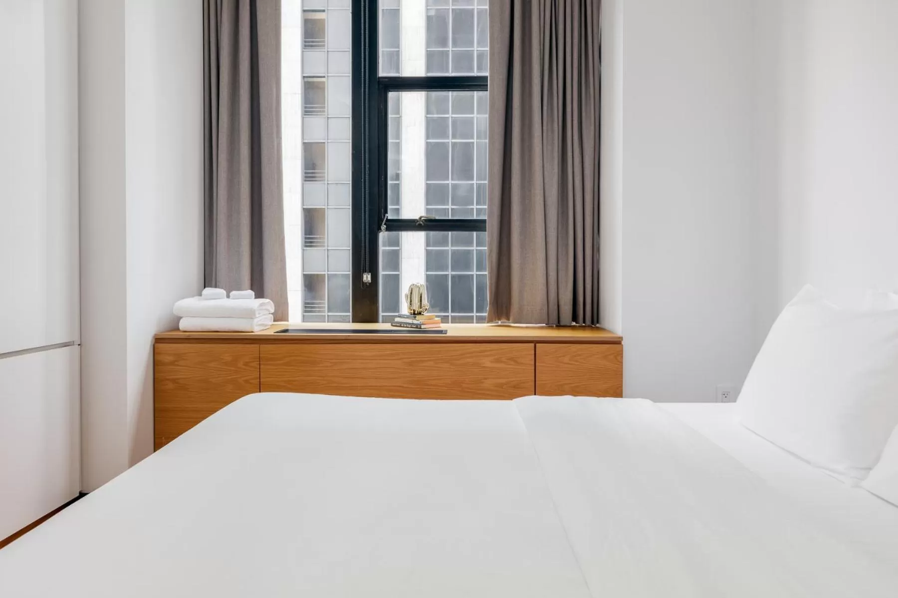 Bed in Placemakr Wall Street