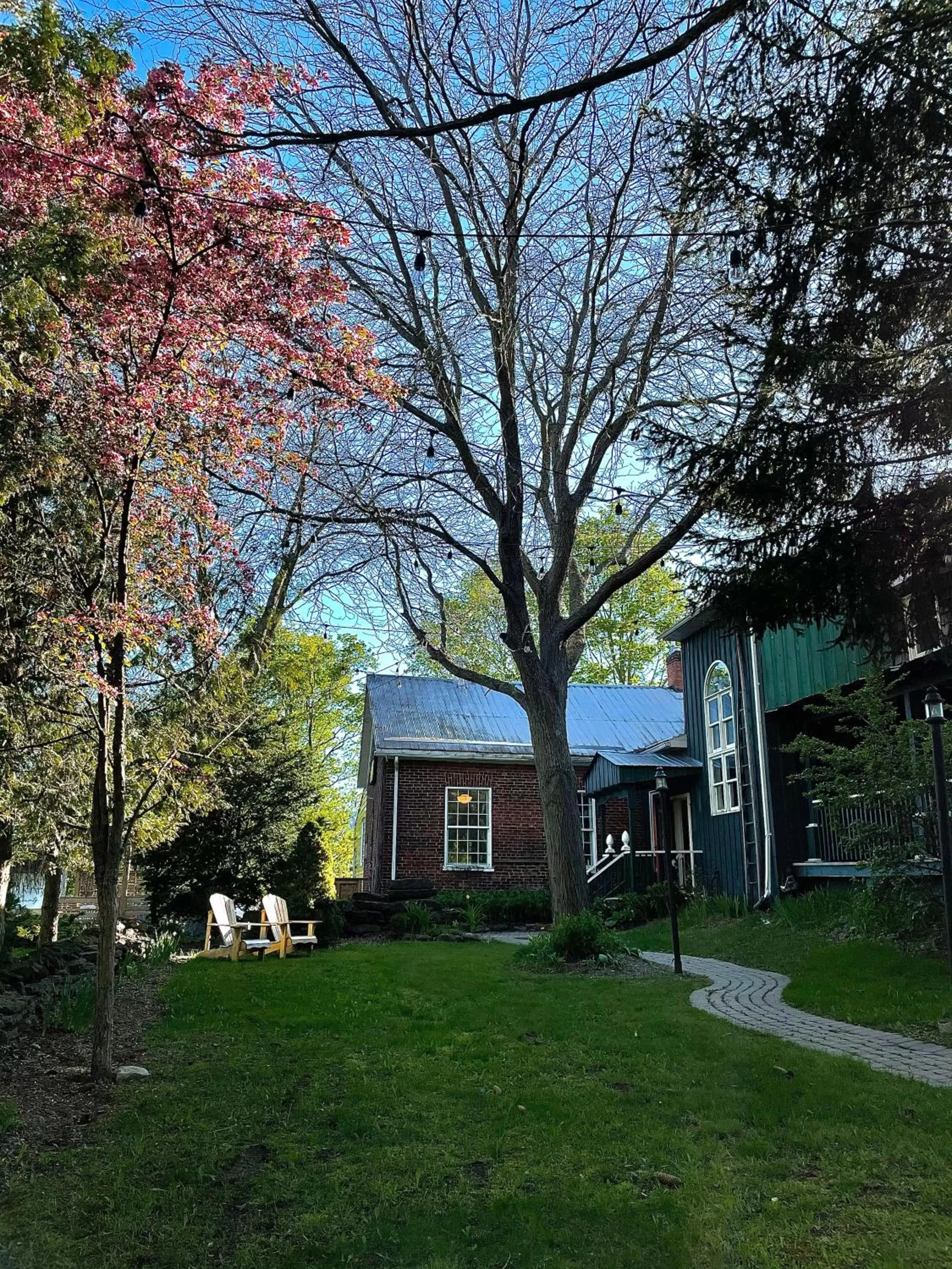 Property building in Jackson's Falls Country Inn