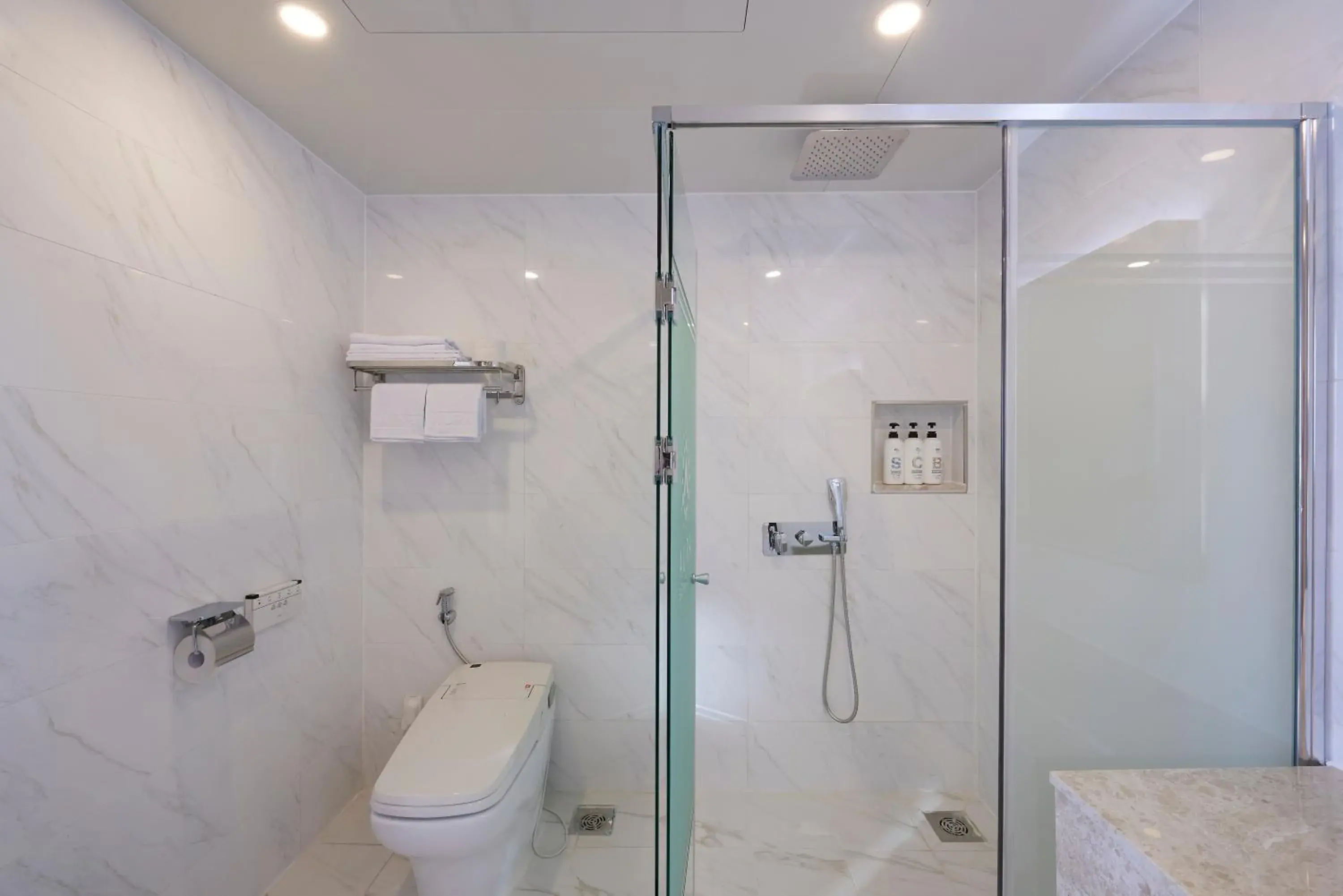 Shower, Bathroom in Gwangju Aura Hotel