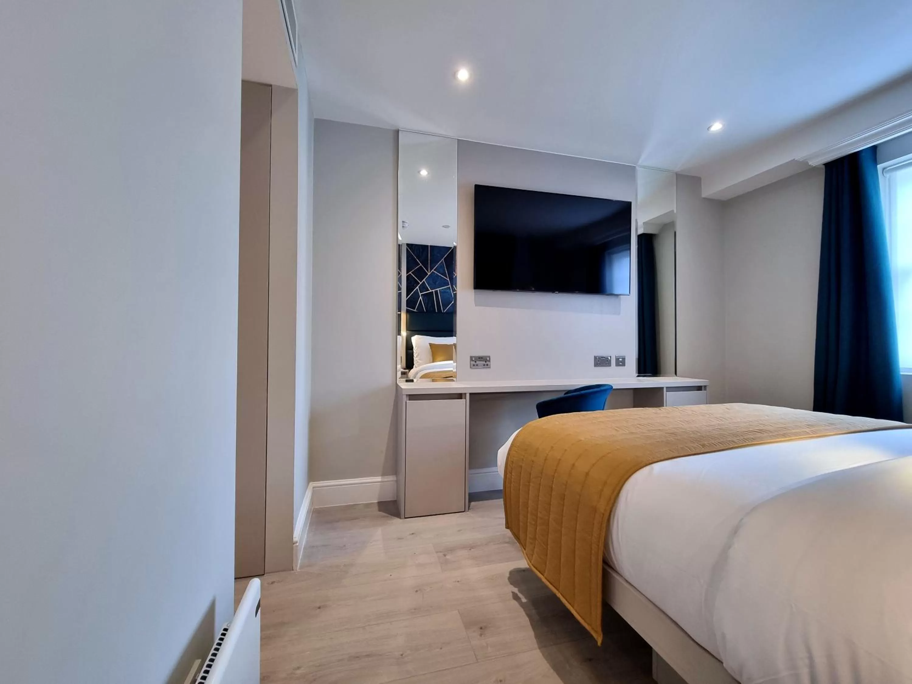 Bedroom, Bed in NOX Edgware Road
