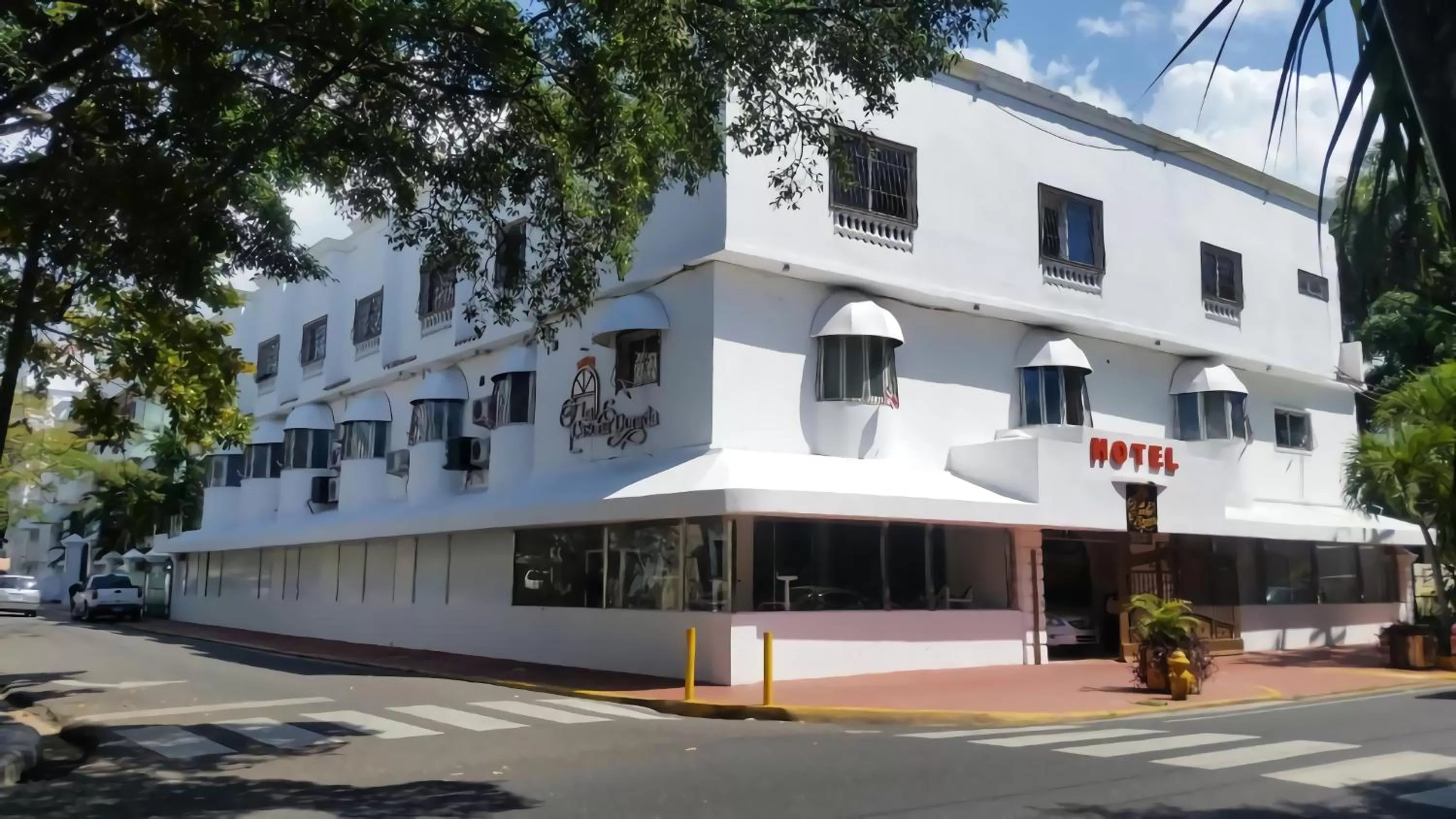 Property building in Hotel La Casona Dorada