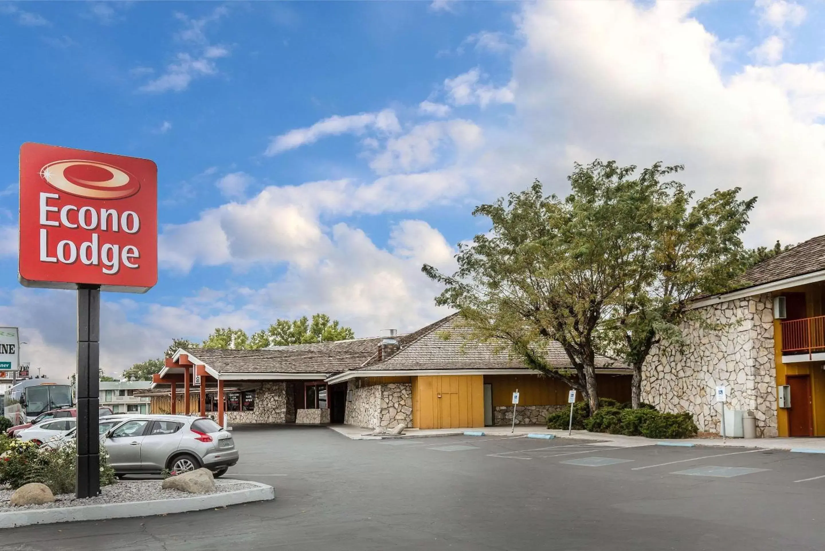 Property Building in Econo Lodge Reno-Sparks Convention Center