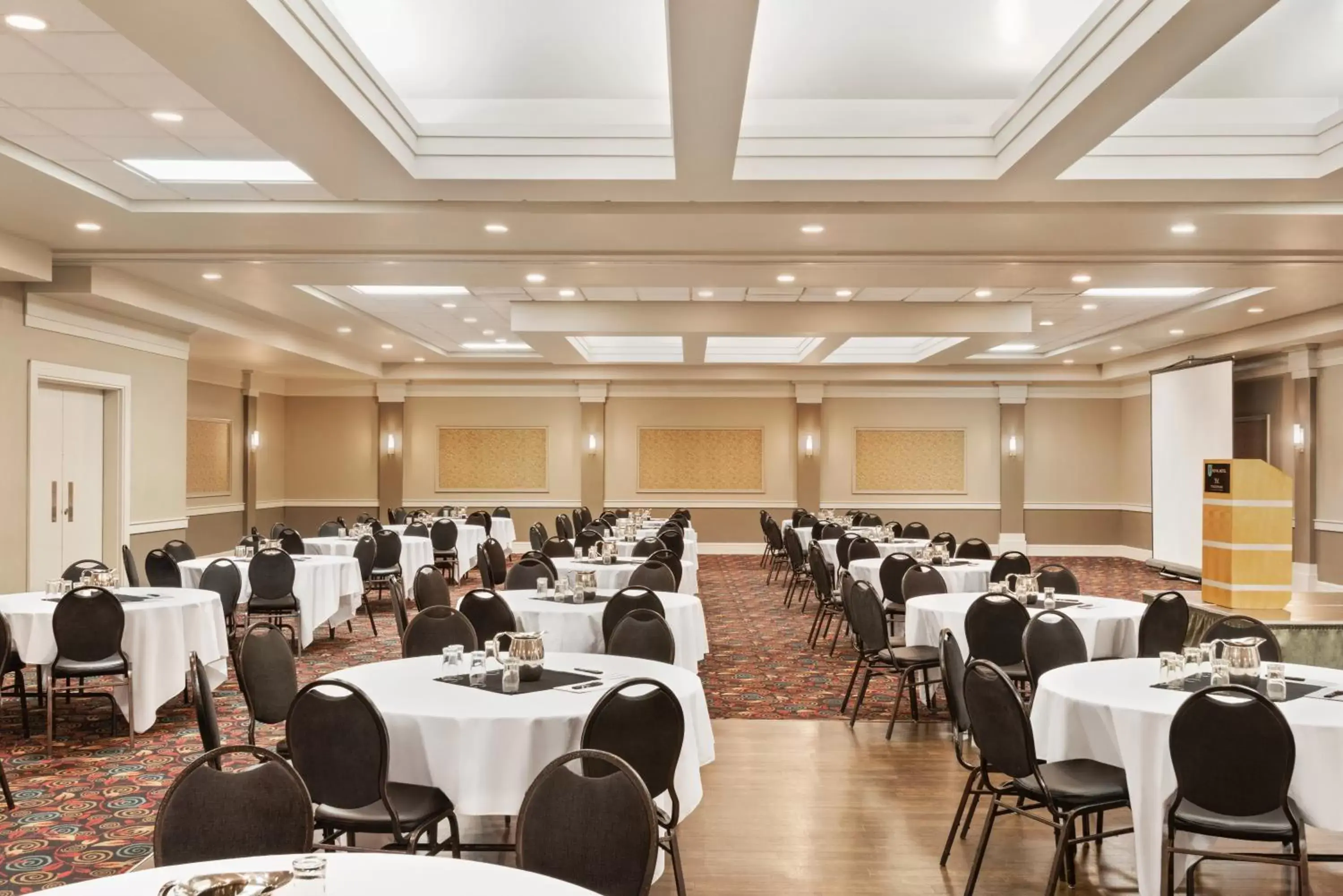 Banquet/Function facilities in Royal Hotel Edmonton Airport Trademark Collection By Wyndham