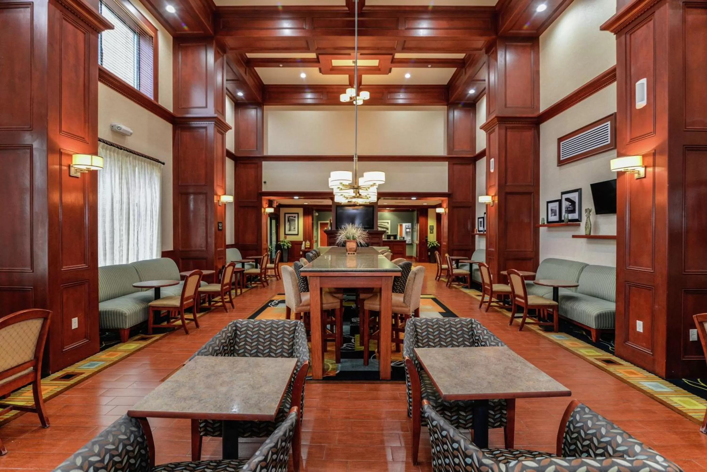 Lobby or reception in Hampton Inn & Suites Detroit/Chesterfield