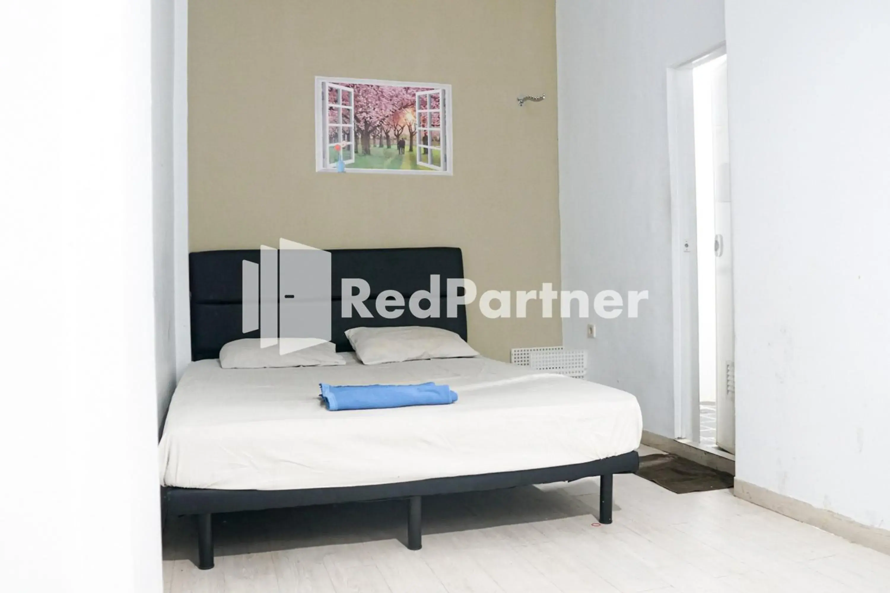 Bedroom, Bed in Cosmo Harmoni RedPartner