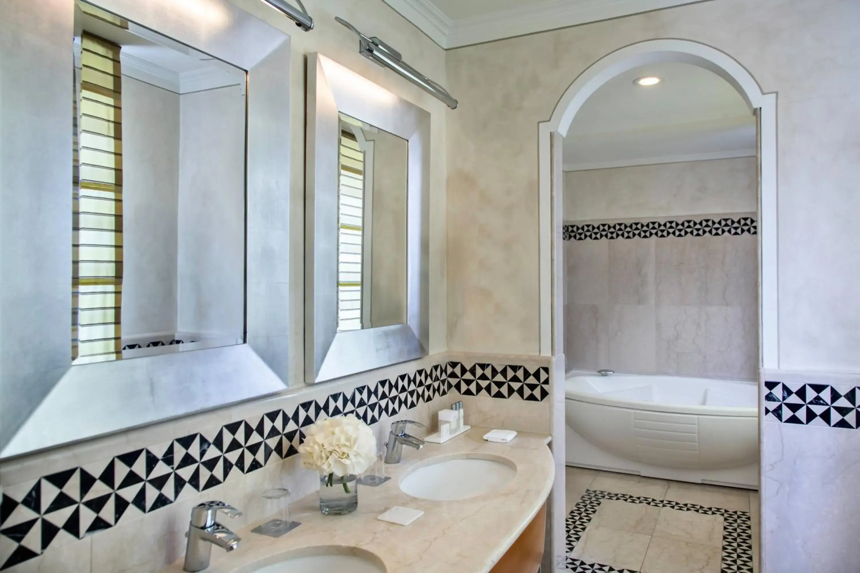 Bathroom in Renaissance Naples Hotel Mediterraneo