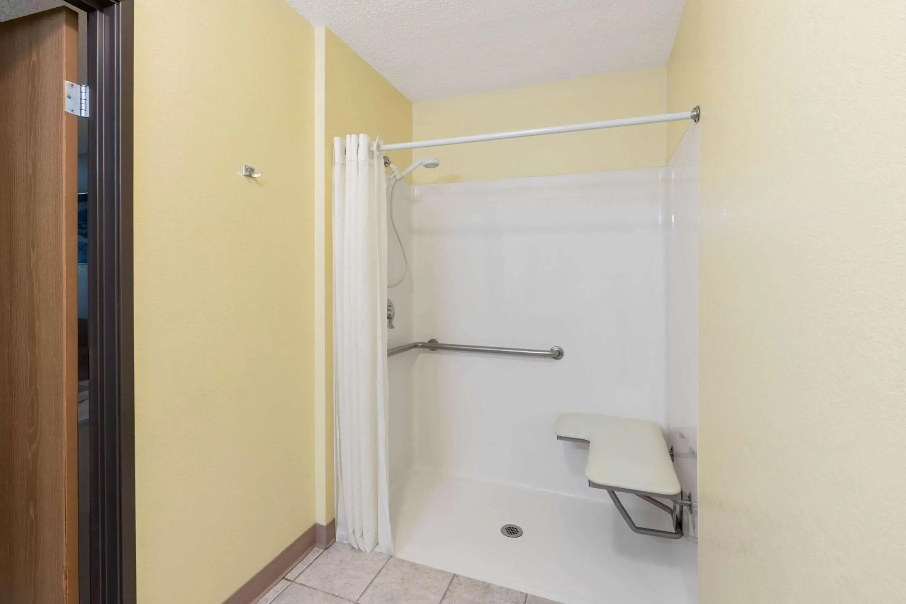 Shower in Super 8 by Wyndham Fountain Shower in Super 8 by Wyndham Fountain