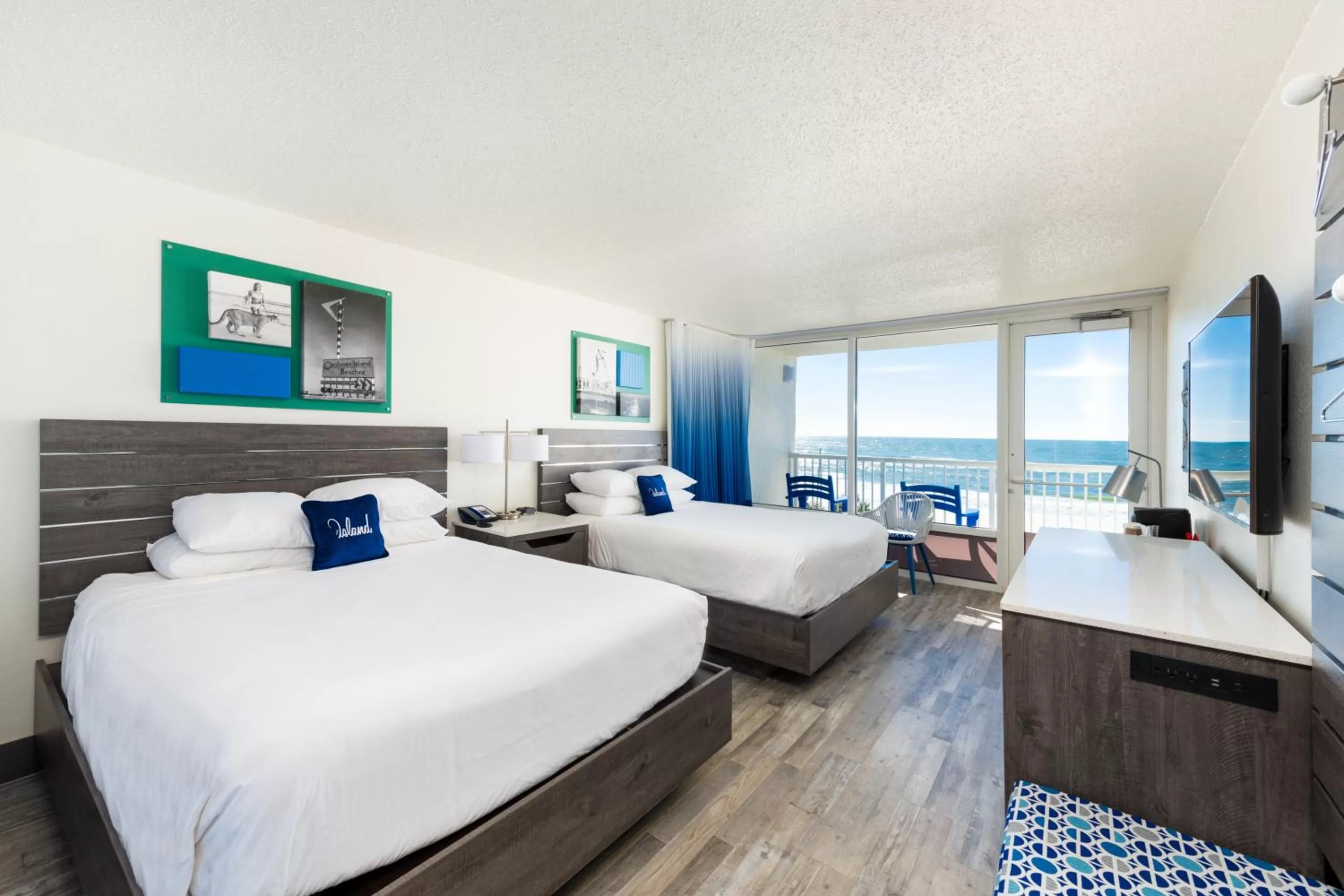 Photo of the whole room, Bed in The Island Resort at Fort Walton Beach