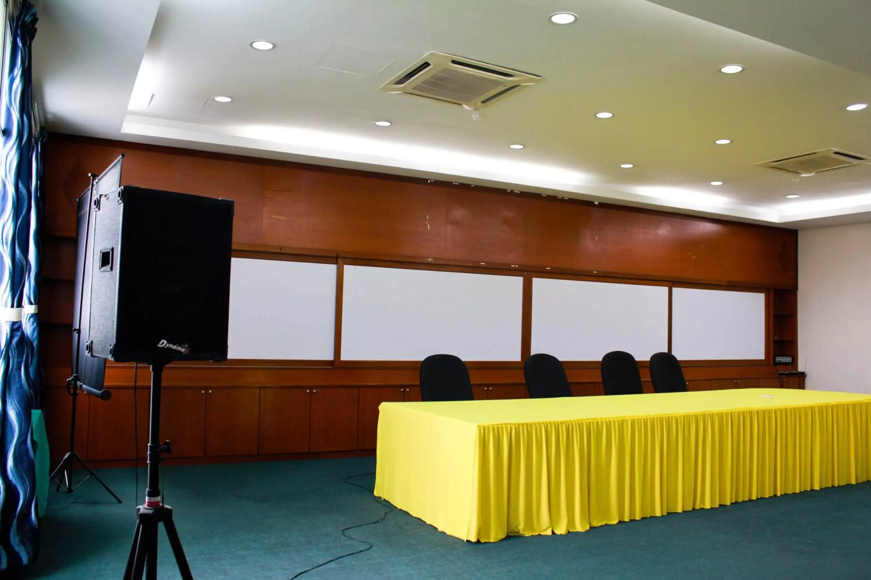 Meeting/conference room, TV/Entertainment Center in Angsana Hotel Melaka