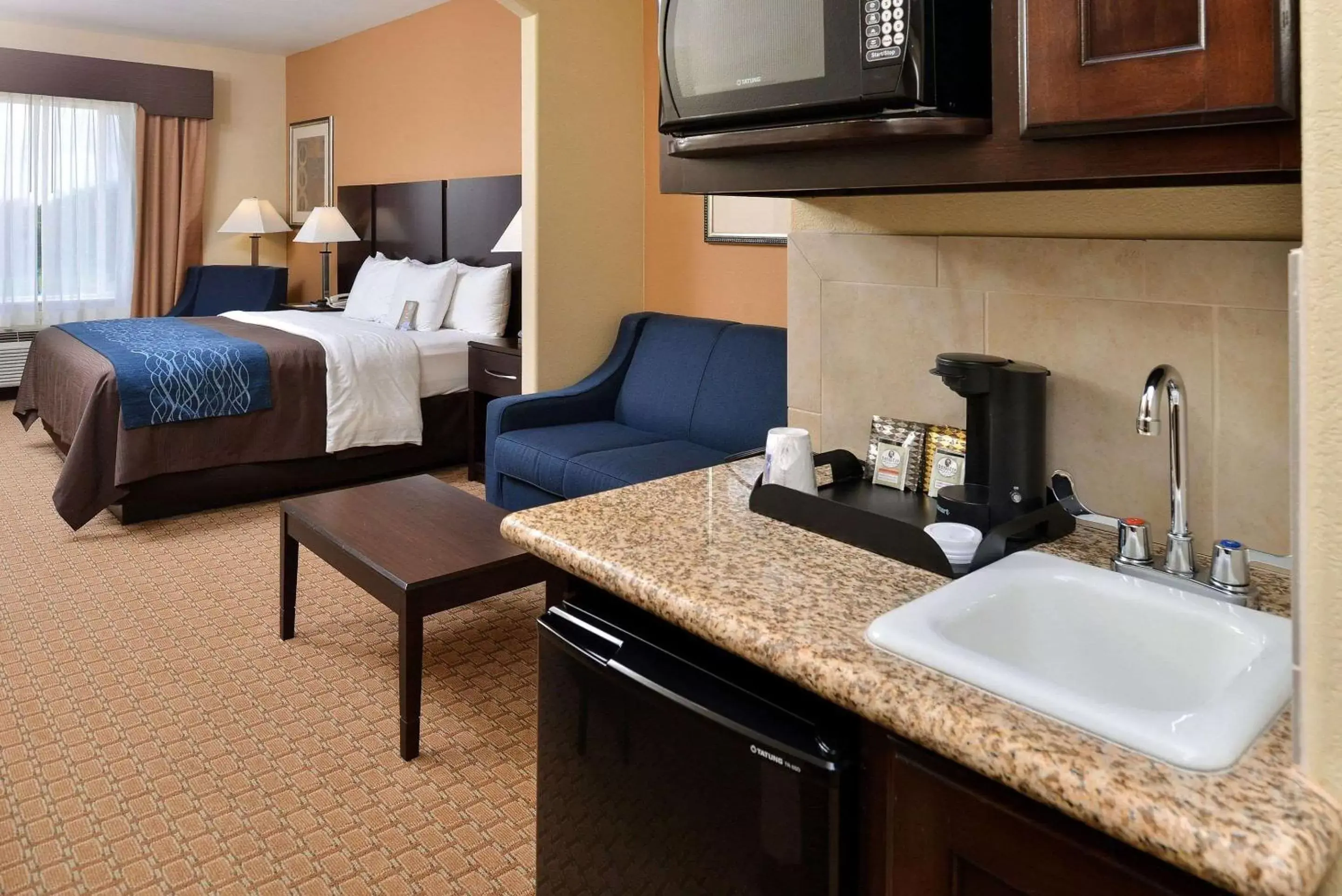 Bed in Comfort Inn & Suites Mexia