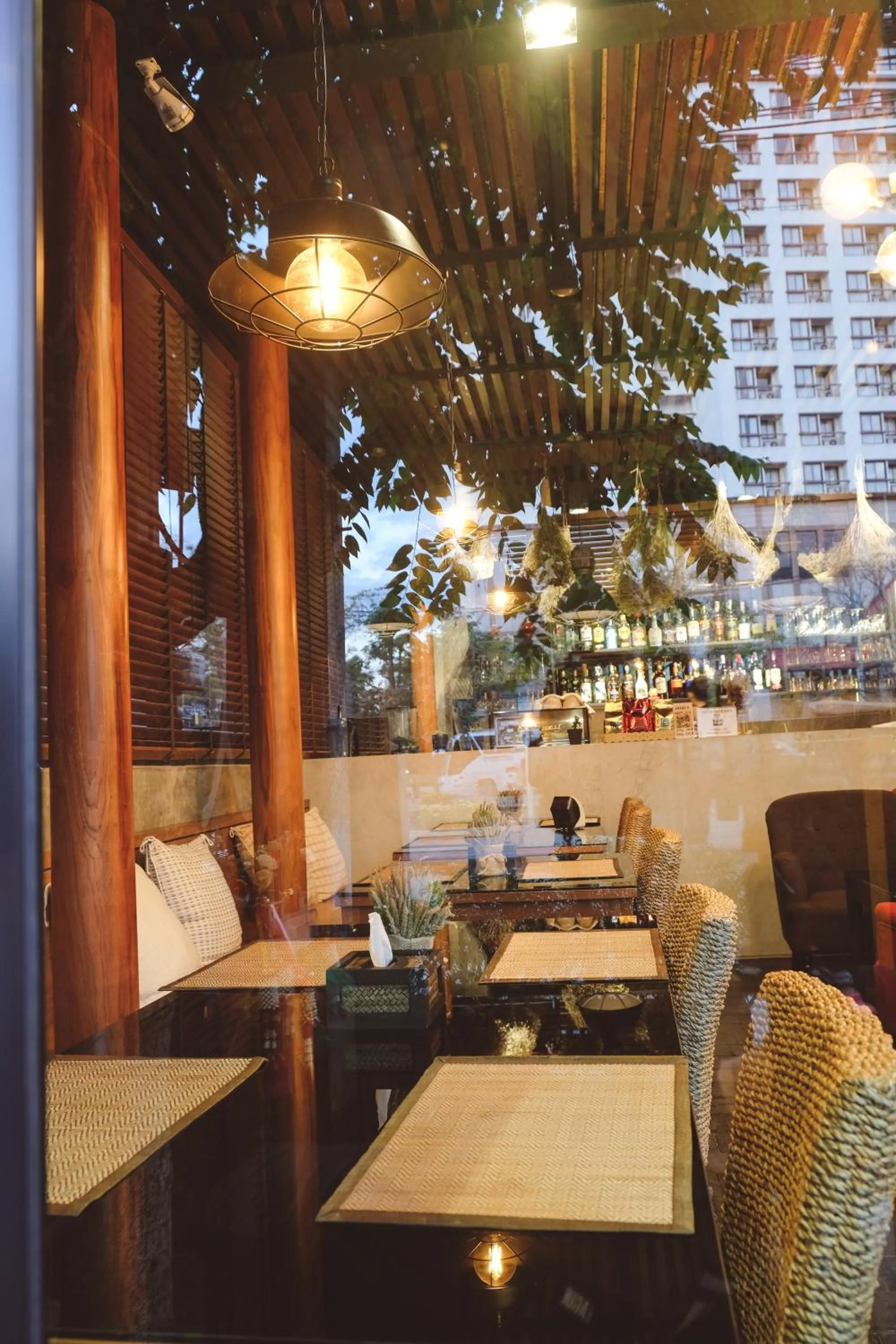 Restaurant/places to eat in Tapae Gate Villa