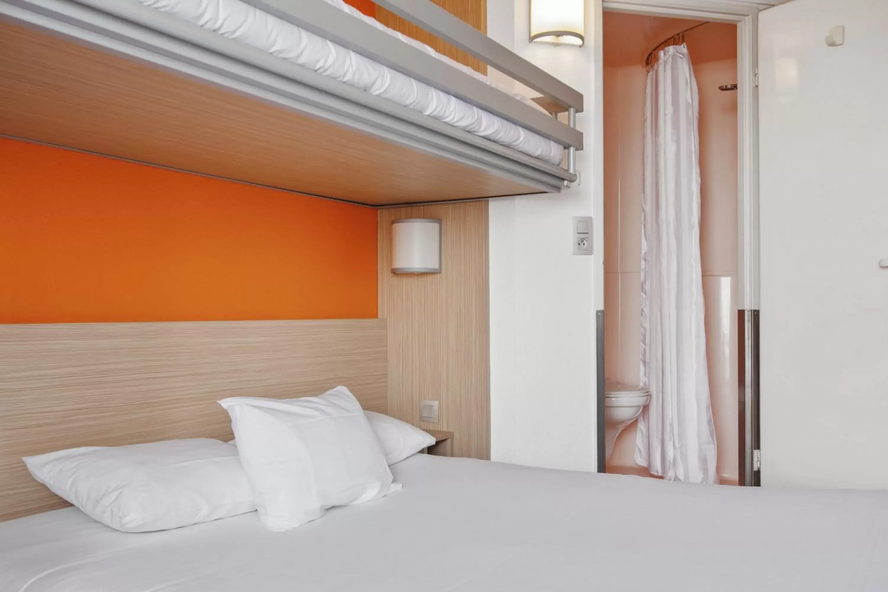 Bed in Premiere Classe Lyon Est - Bron Eurexpo