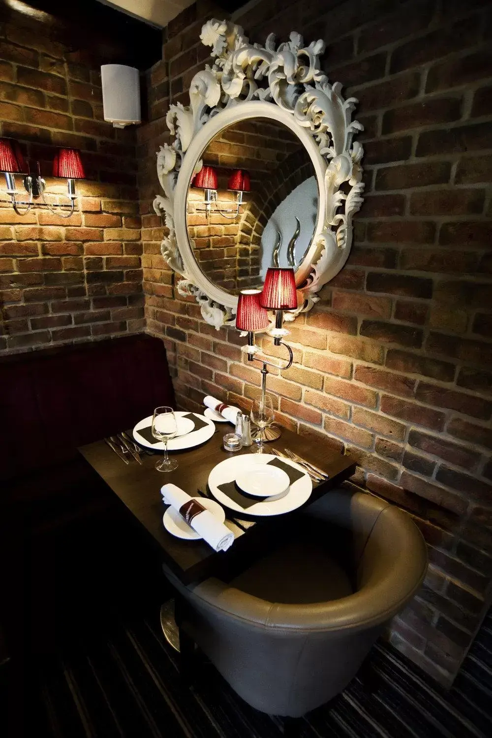 Restaurant/places to eat, Bathroom in The Ashbourne Hotel