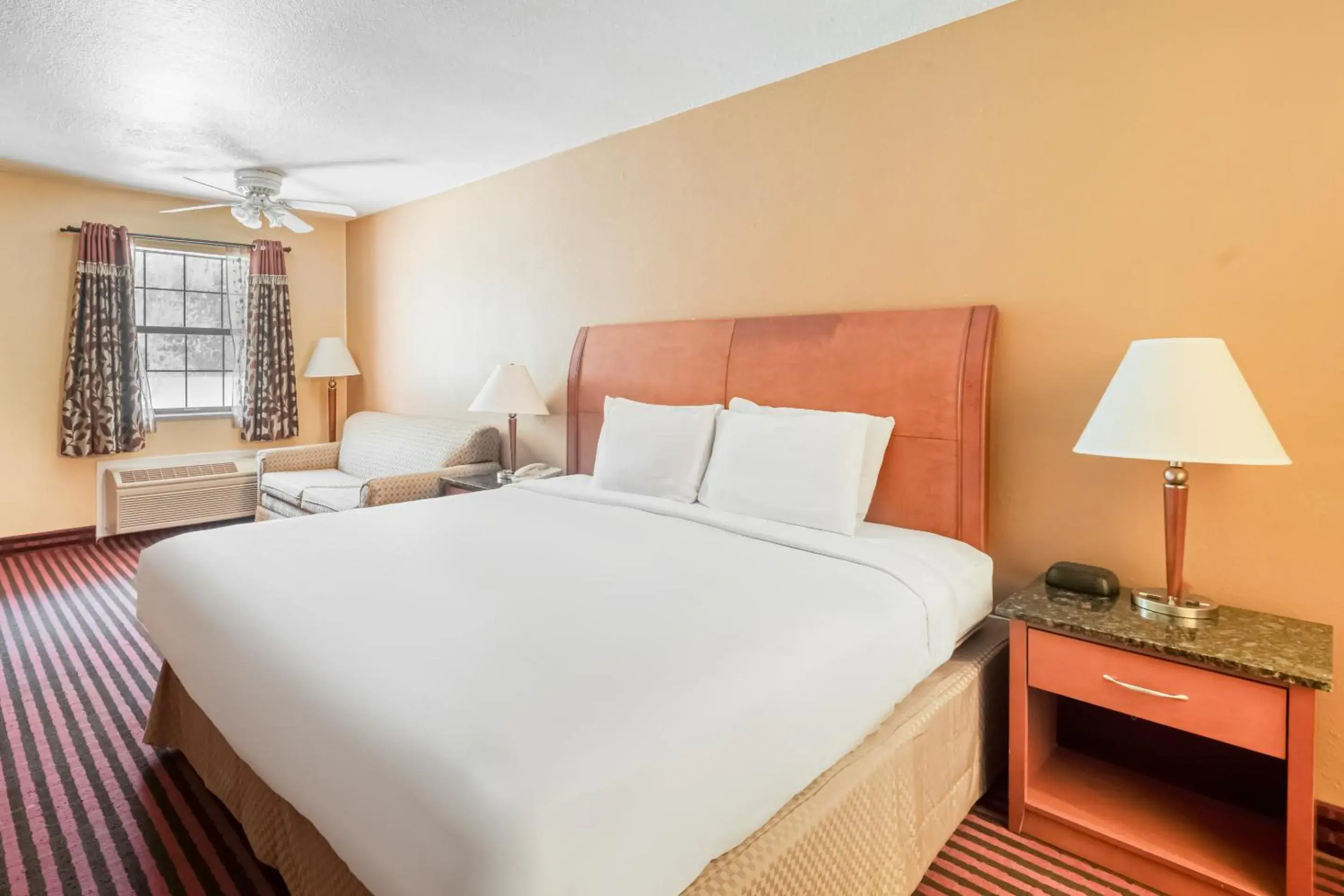 Bedroom, Bed in OYO Hotel Jefferson TX Hwy 59