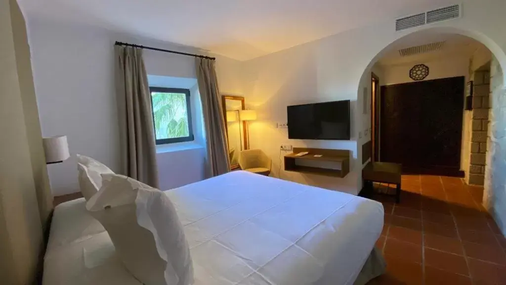 Bathroom, TV/Entertainment Center in Parador de Jaén