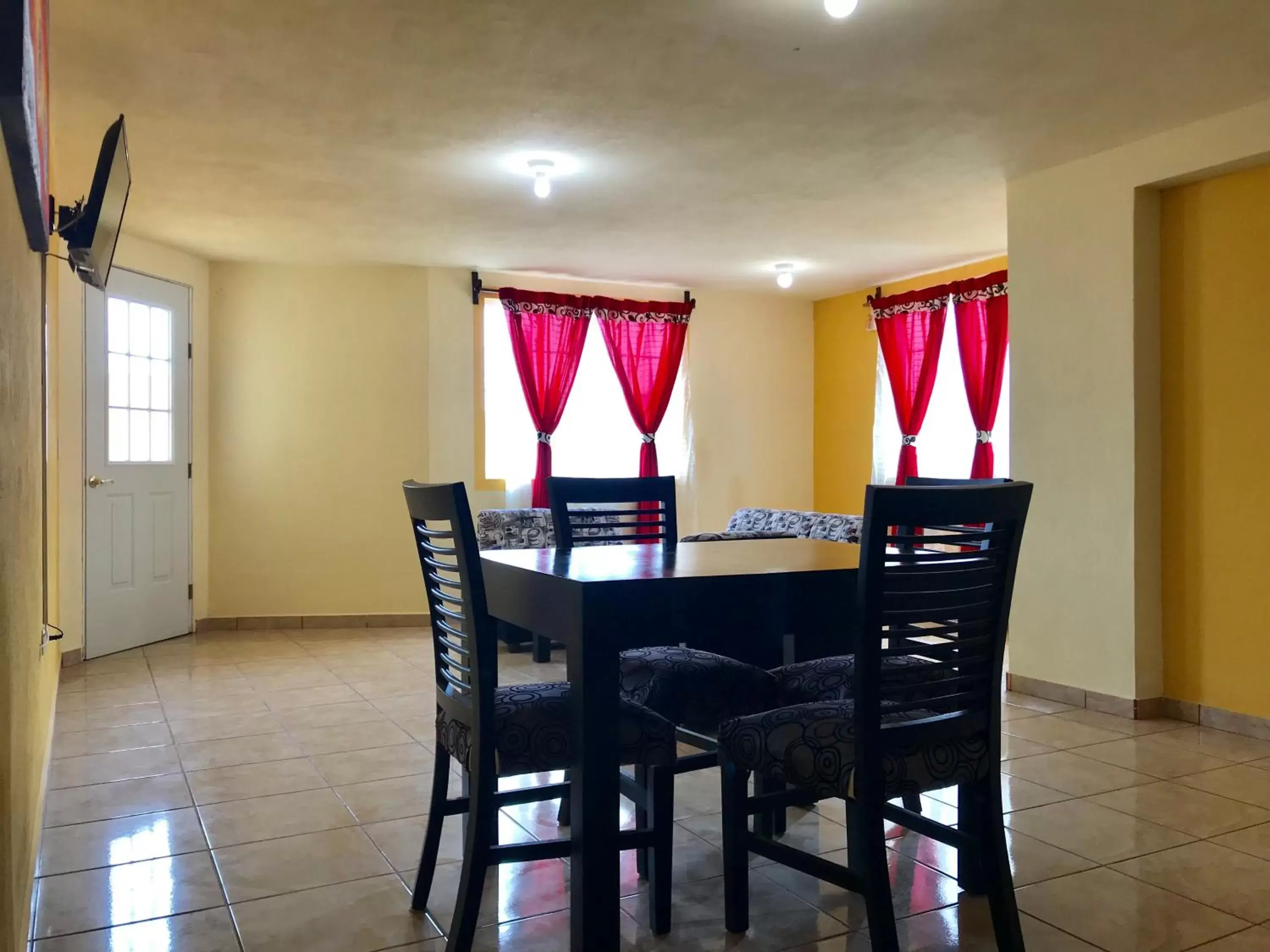 Dining Area in Hotel & Suites Cerro Roj0