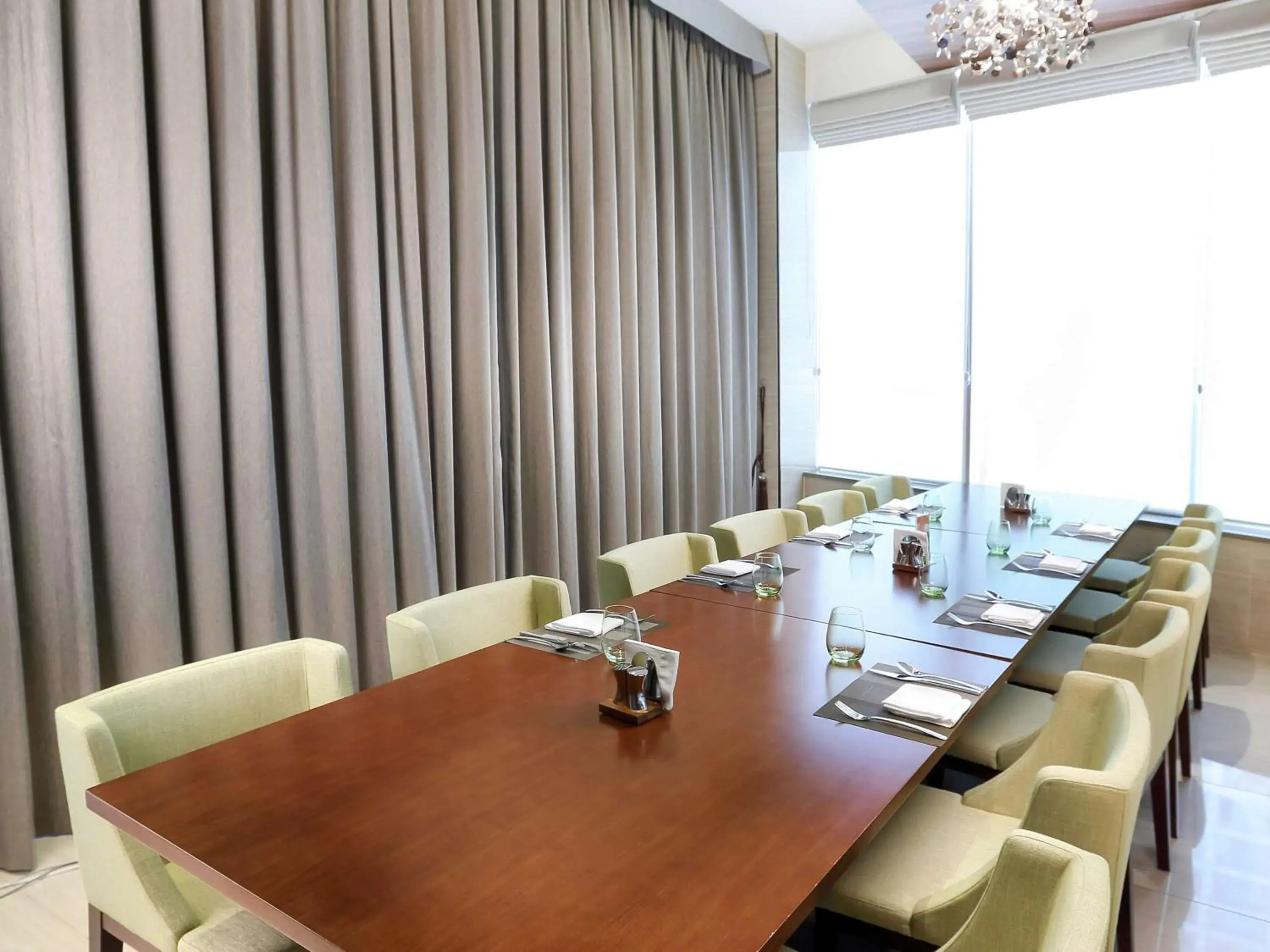 Restaurant/places to eat in Novotel Ambassador Suwon Hotel