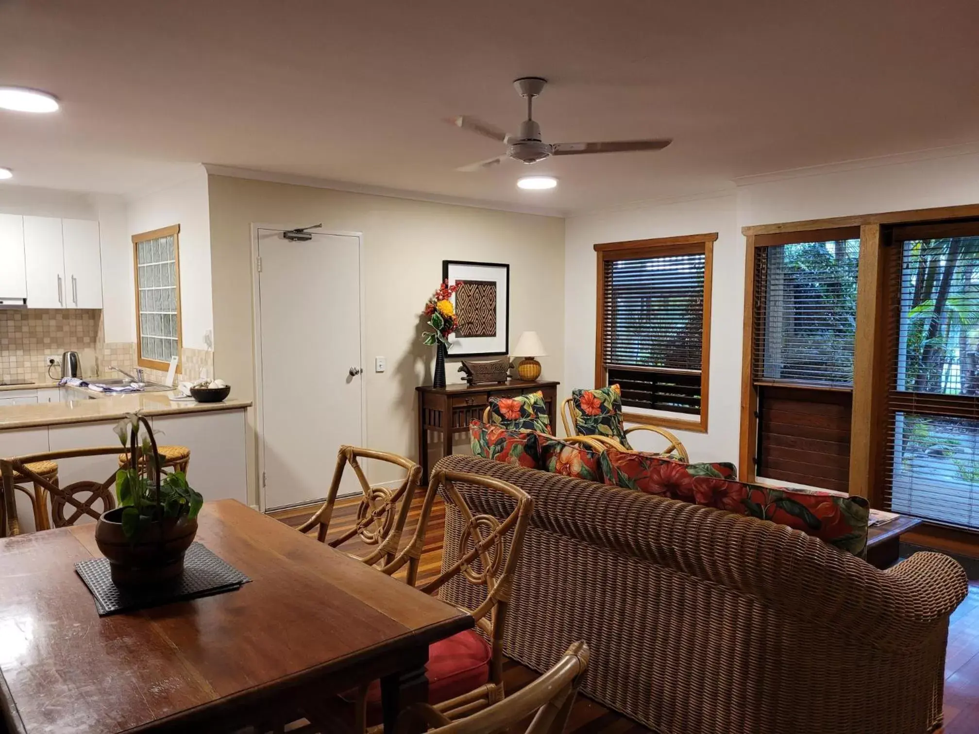 Living room in South Pacific Resort & Spa Noosa Living room in South Pacific Resort & Spa Noosa