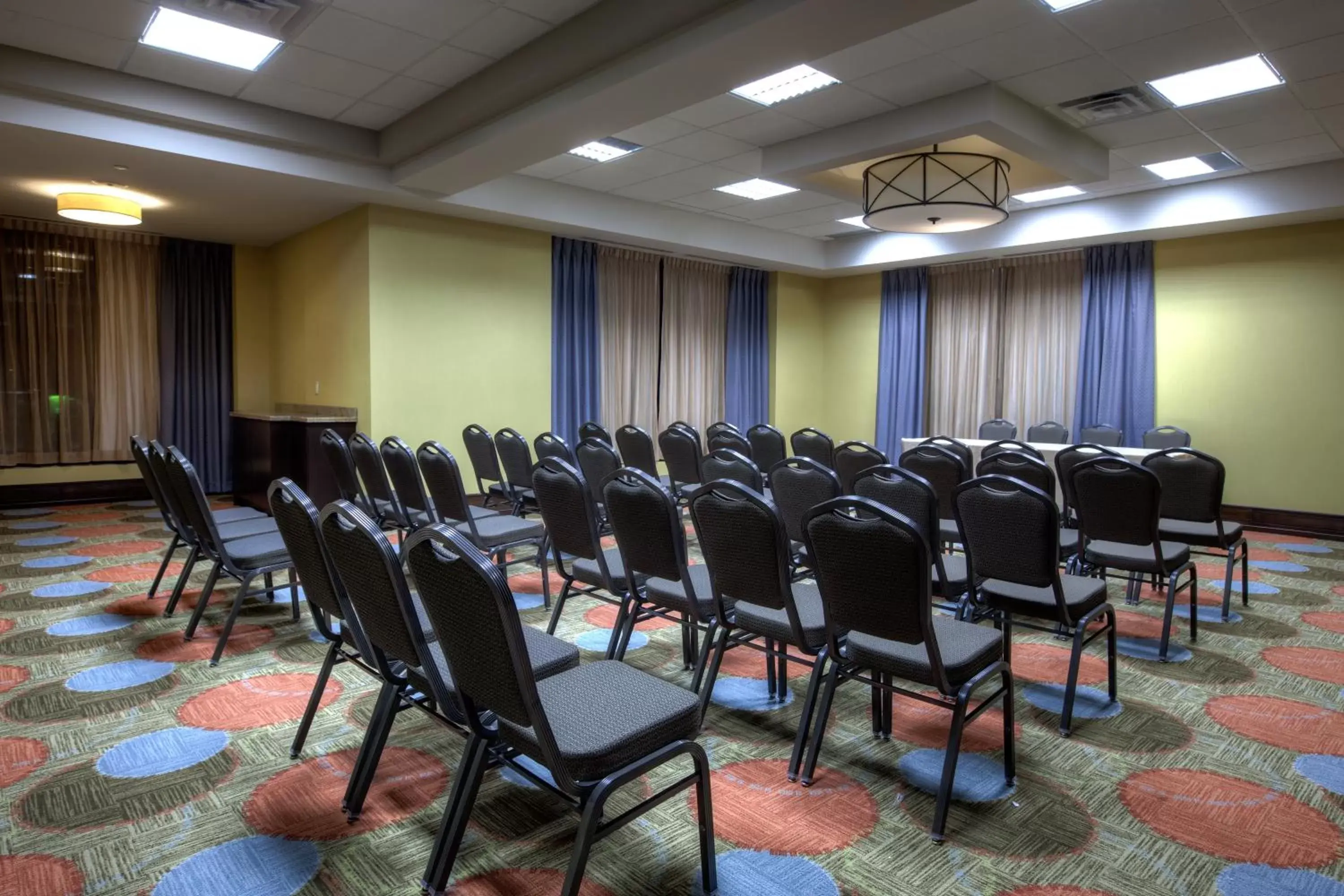 Meeting/conference room in Staybridge Suites Hamilton - Downtown, an IHG Hotel