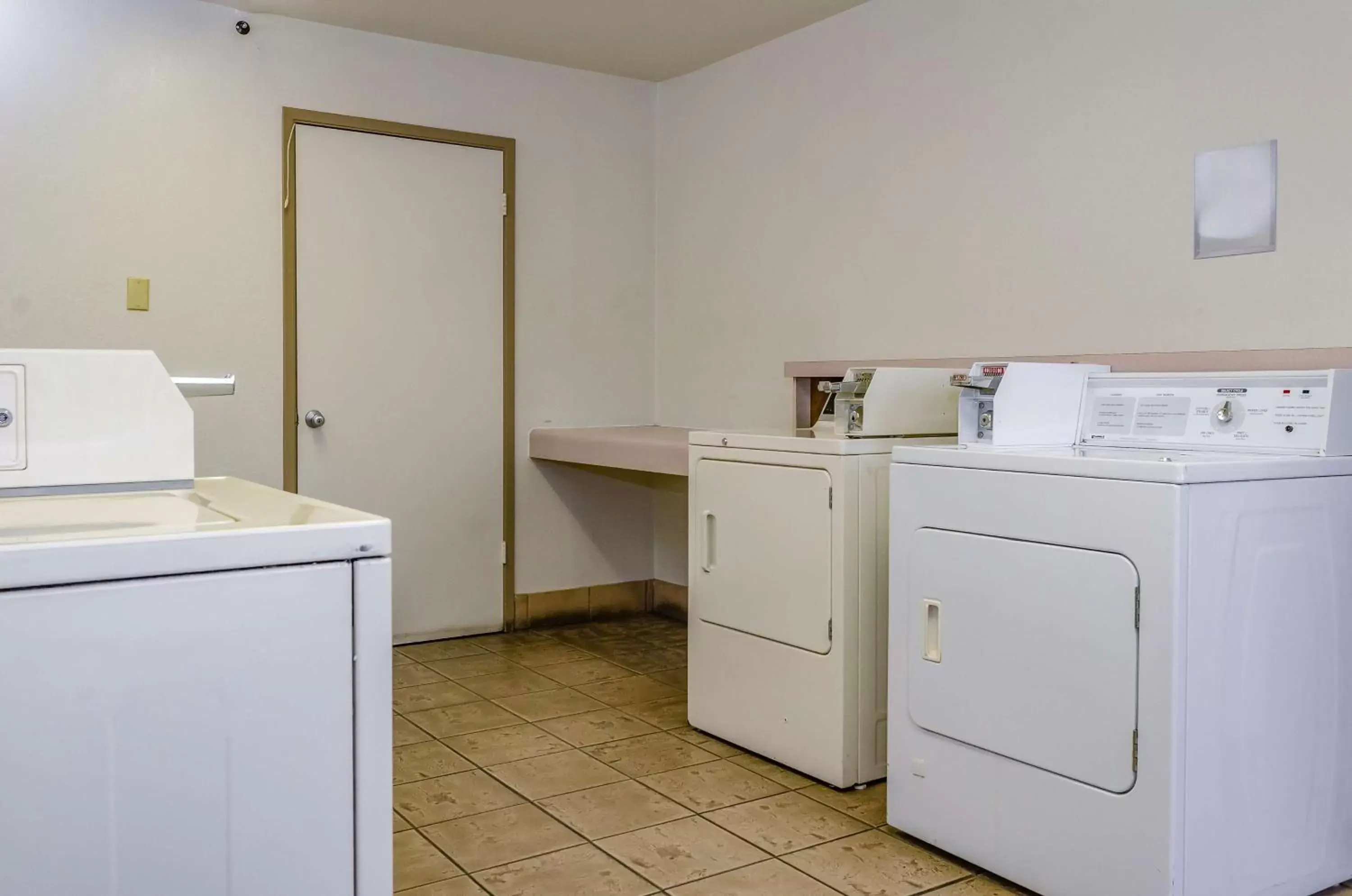 laundry, Kitchen/Kitchenette in Studio 6-Fresno, CA - Extended Stay