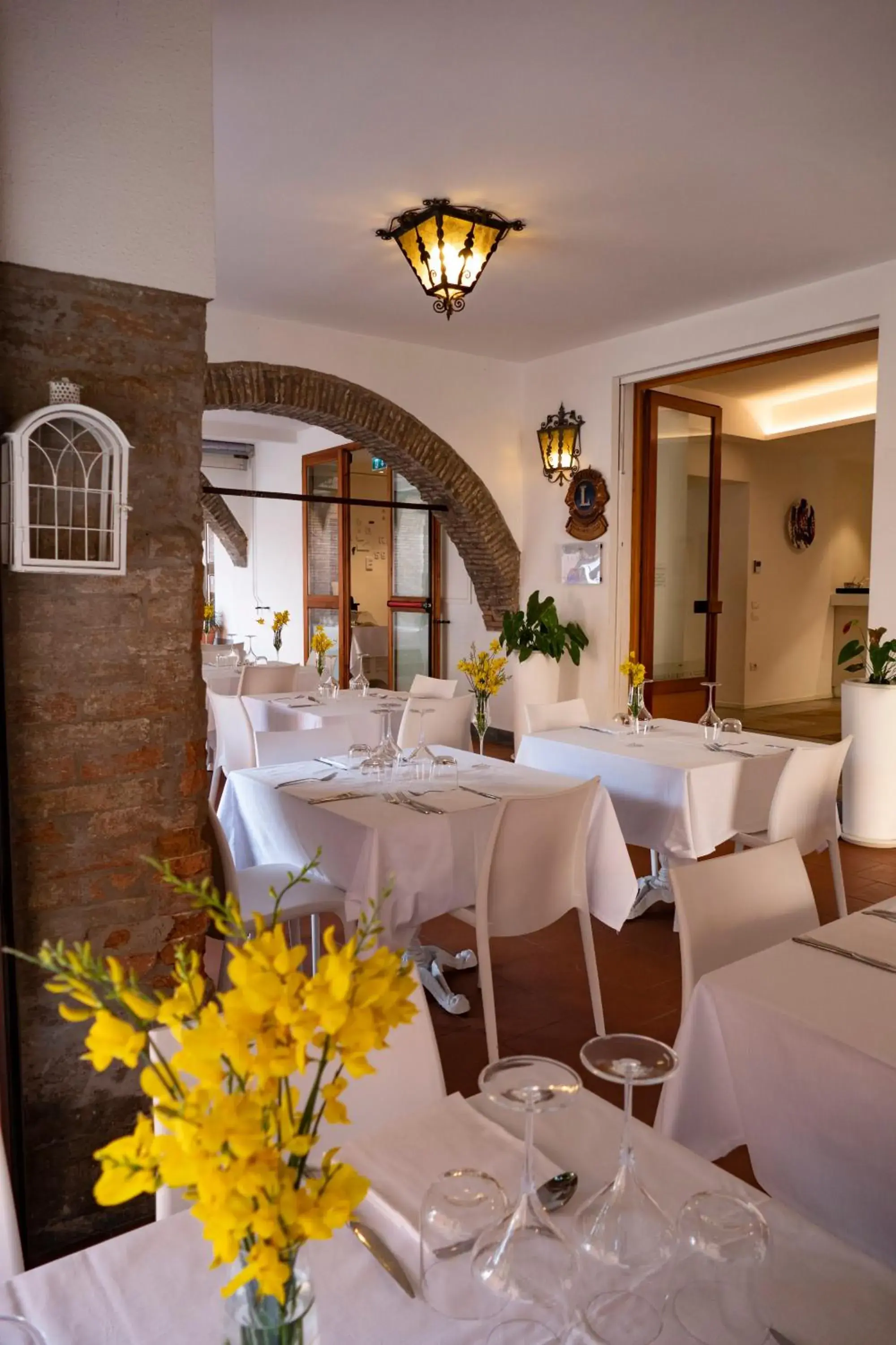 Patio, Restaurant/Places to Eat in Albergo La Rocca