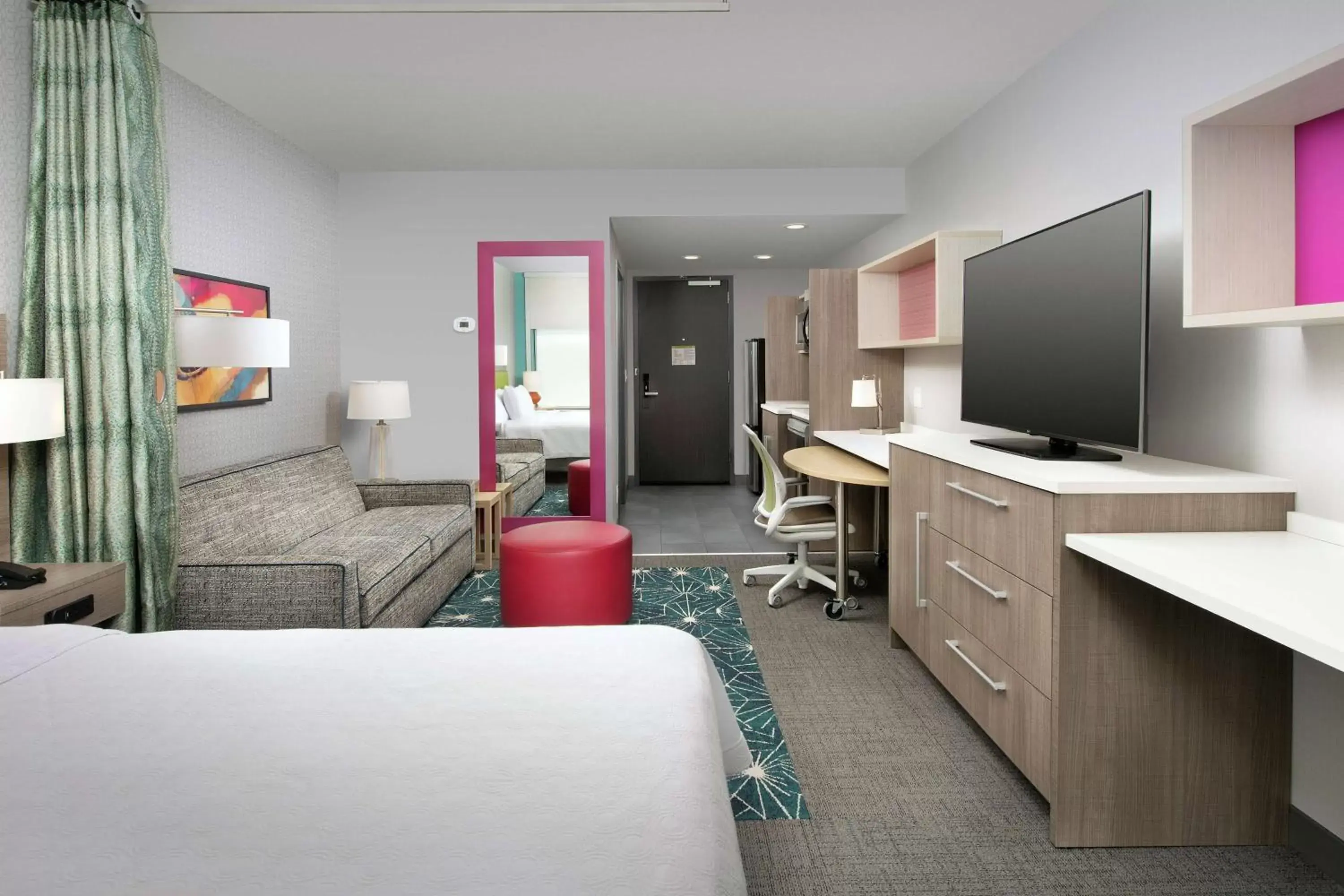 Bedroom, TV/Entertainment Center in Home2 Suites By Hilton Nashville Downtown Convention Center