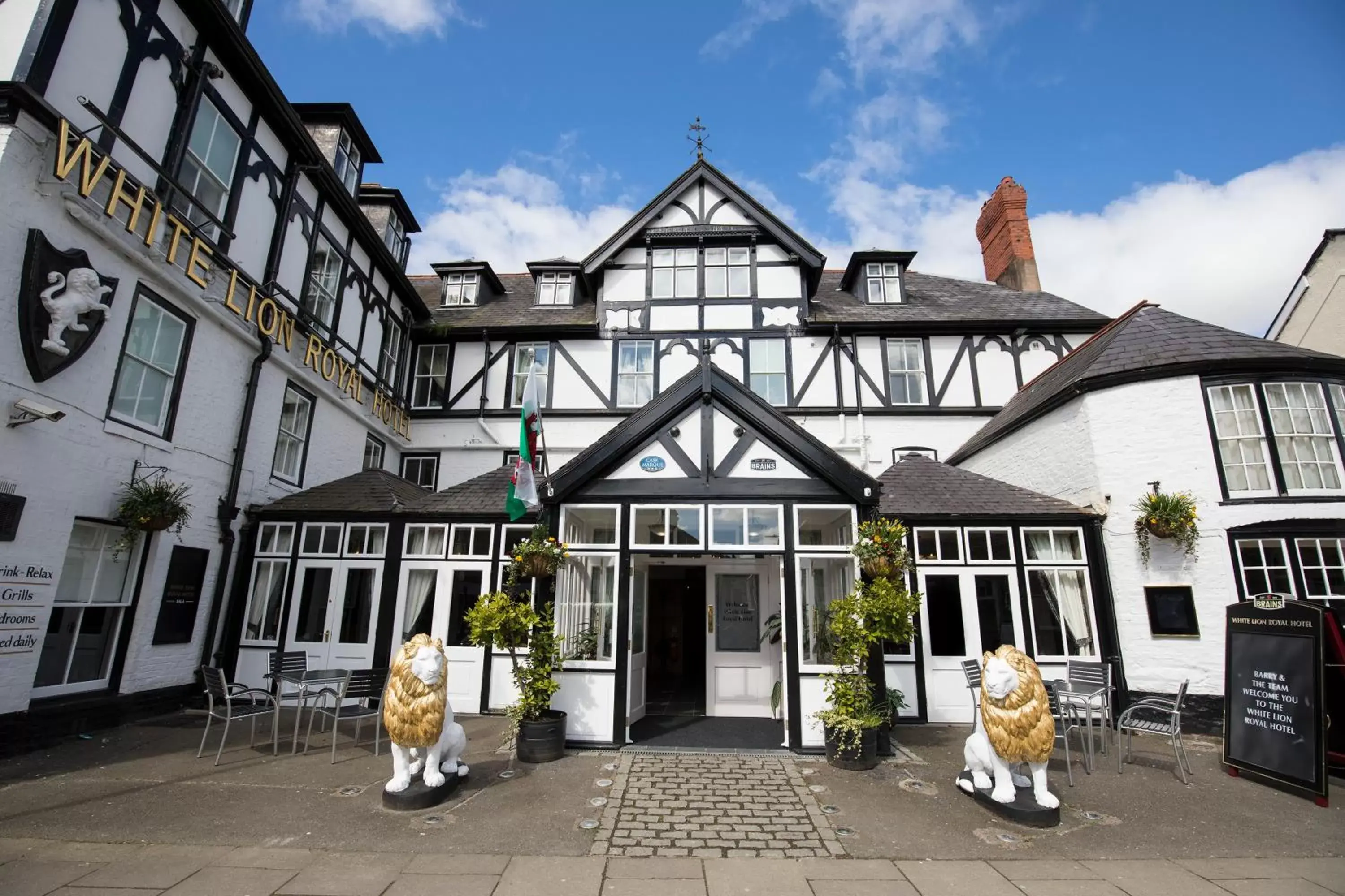 Facade/entrance, Property Building in White Lion Royal Hotel