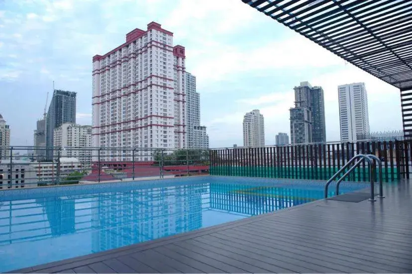 Swimming Pool in Top High Airport Link Hotel, Bangkok