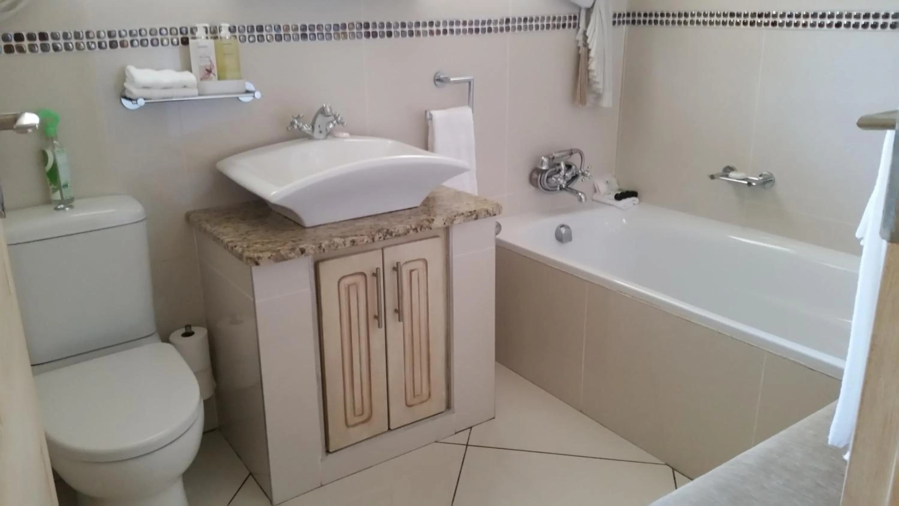 Bathroom in Royal Ridge Guesthouse