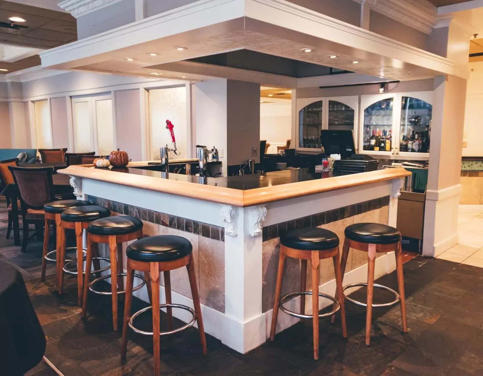 Lounge or bar in Temple Gardens Hotel & Spa Lounge or bar in Temple Gardens Hotel & Spa