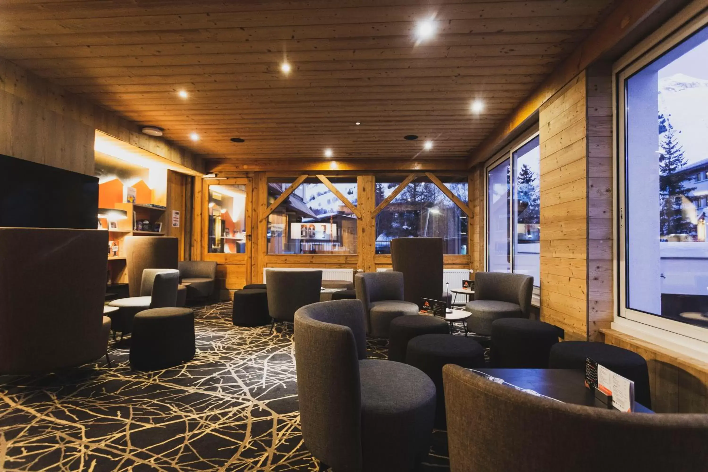 Living room, Lounge/Bar in Hotel Base Camp Lodge - Les 2 Alpes